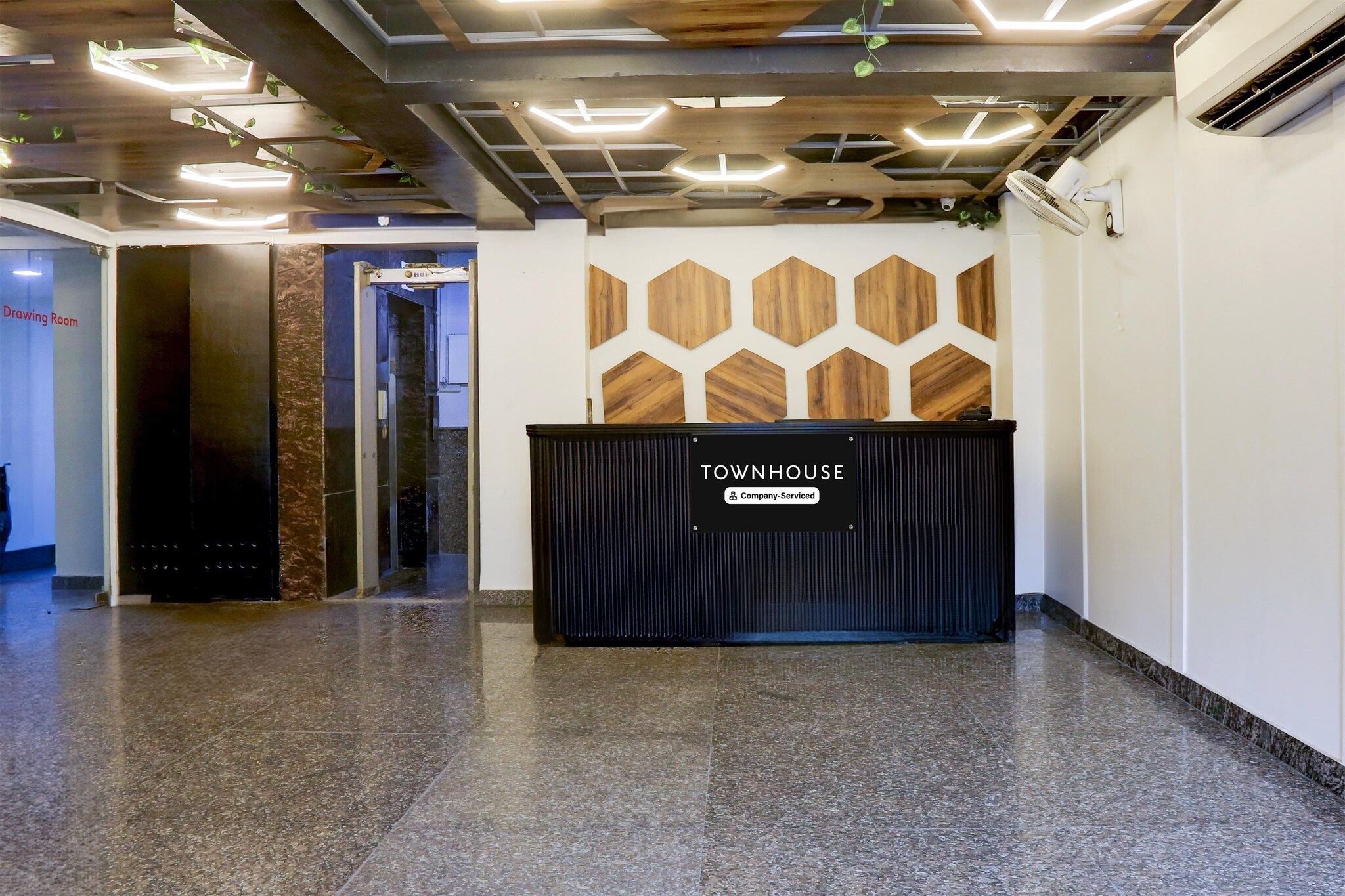 Ground floor: (bedroom(double bed), bathroom)\n\nTV, seating area, electric kettle, dishwasher, bathtub or shower, washbasin, toilet, air conditioning, lift, Towels for a fee, telephone, shampoo, body soap, hot water