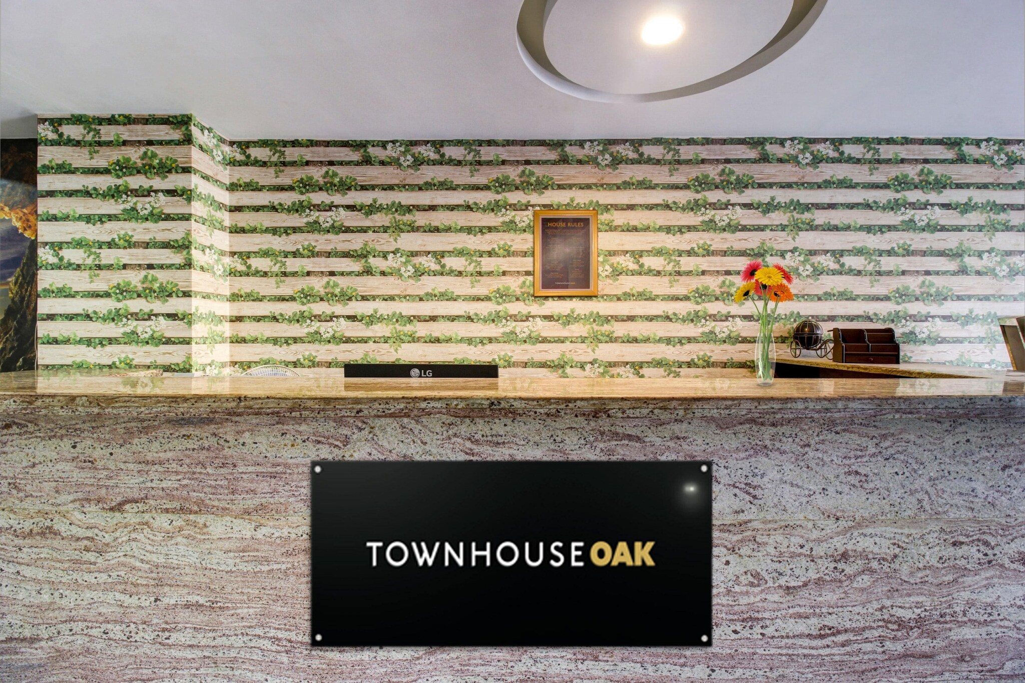 Ground floor: (bedroom(double bed), bathroom)\n\nTV, seating area, bathtub or shower, washbasin, toilet, air conditioning, lift, Towels for a fee, telephone, shampoo, body soap, hot water