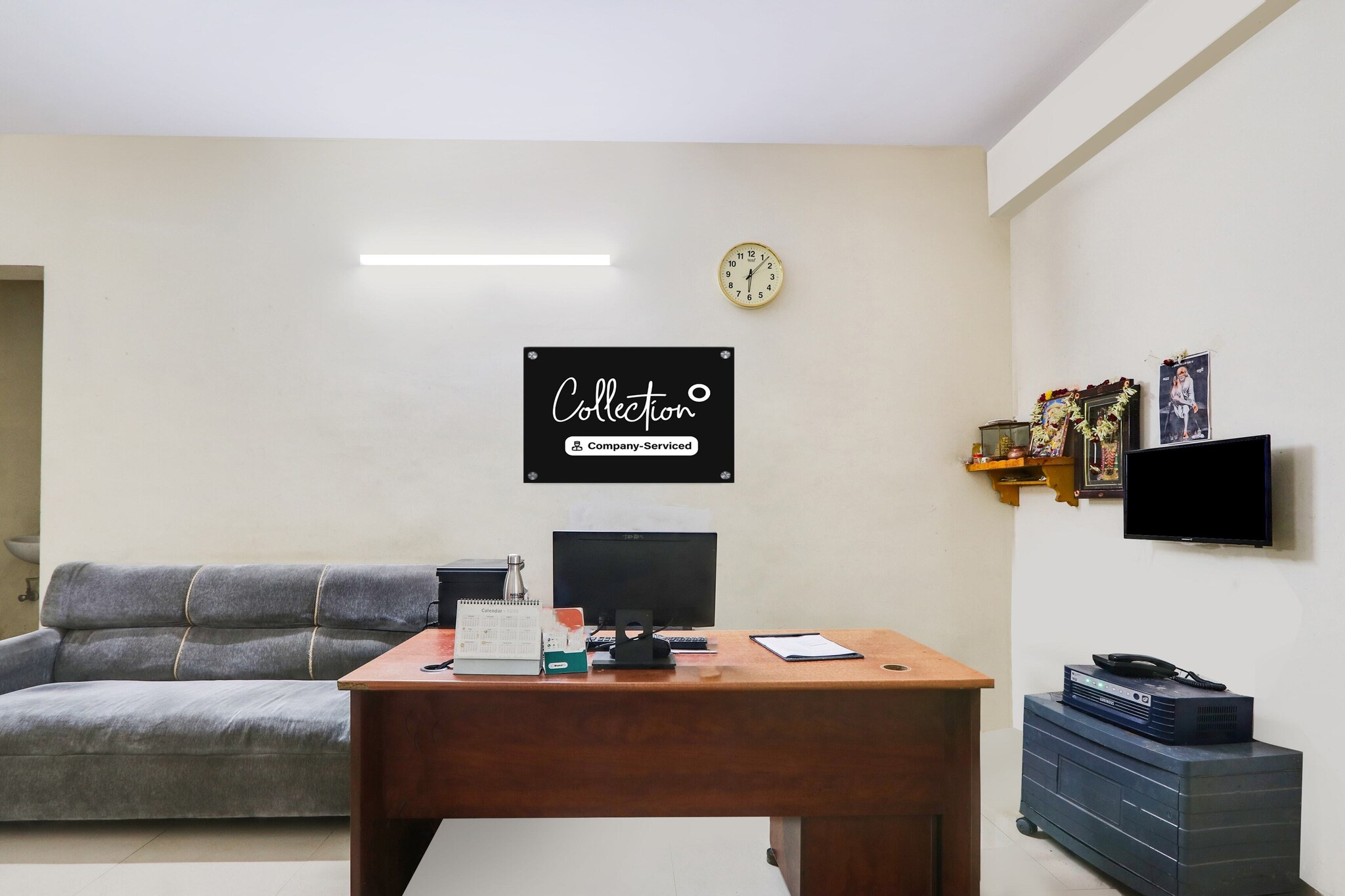 Ground floor: (bedroom(double bed, TV, seating area, electric kettle, air conditioning, telephone, Floor mattress), bathroom(bathtub or shower, washbasin, toilet, Towels incl., shampoo, body soap, hot water), Parking, lift, Laundry Package for a fee)