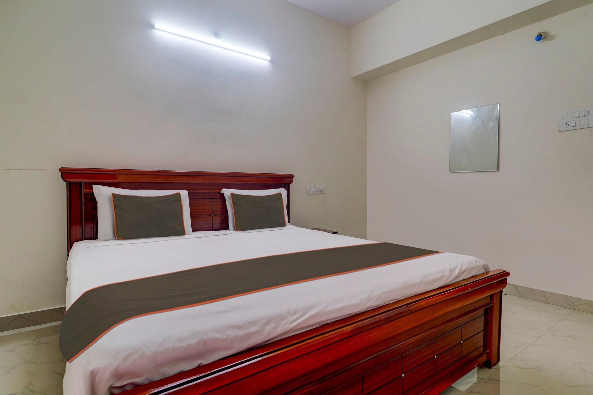 Located within 3.6 km of Golkonda Fort and 9.3 km of ISB, Cozy Stays at Manikonda near Golkonda fort provides rooms with air conditioning and a private bathroom in Hyderabad. Among the facilities at this property are a shared lounge and room service, along with free WiFi throughout the property. The property is non-smoking and is situated 10 km from City Centre Mall.

Guest rooms at the hotel are equipped with a seating area, a flat-screen TV with satellite channels and a private bathroom with free toiletries and a bath or shower. All rooms include a desk.

Speaking English and Hindi at the 24-hour front desk, staff will be happy to provide guests with practical guidance on the area.

Ravindra Bharathi is 11 km from Cozy Stays at Manikonda near Golkonda fort, while AP State Archaeology Museum is 12 km away. Rajiv Gandhi International Airport is 29 km from the property.

Unmarried couples are warmly welcome at this property.
Guests with local ID proof are warmly welcome.
Early Check-In Policy: A full dayâ€™s room rate will be charged for check-ins before 6:00 AM. Complimentary early check-in is available between 6:00 AM and 10:00 AM, subject to room availability.
Check-in is only available to guests aged 18 and above. Please provide a government-issued ID to confirmÂ yourÂ age.

