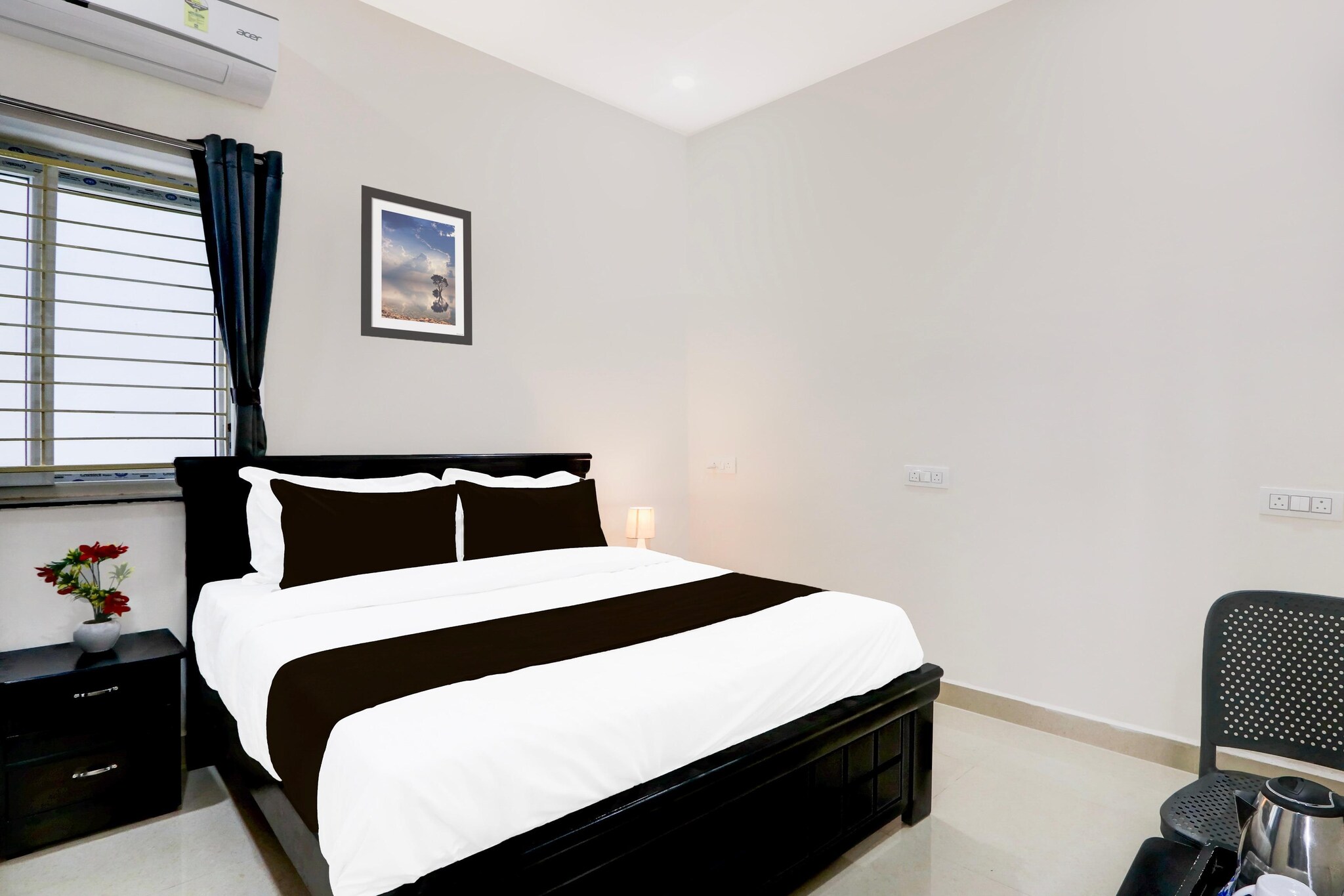 Genius discounts at this property are subject to book dates, stay dates and other available deals.
Located within 19 km of Ramoji Film City and 23 km of Mecca Masjid, Hotel O Adibatla near TCS provides rooms with air conditioning and a private bathroom in IbrÄhÄ«mpatan. This 4-star hotel offers room service, a 24-hour front desk and free WiFi. The property is non-smoking and is situated 24 km from Chowmahalla Palace.
Guest rooms at the hotel are equipped with a seating area, a flat-screen TV with satellite channels and a private bathroom with free toiletries and a bath or shower. All rooms include a desk.
Hotel O Adibatla near TCS offers an à la carte or continental breakfast.
Charminar is 24 km from the accommodation, while Nehru Zoological Park is 27 km away. Rajiv Gandhi International Airport is 17 km from the property.
Unmarried couples are warmly welcome at this property.
Guests with local ID proof are warmly welcome.
Early Check-In Policy: A full day’s room rate will be charged for check-ins before 6:00 AM. Complimentary early check-in is available between 6:00 AM and 10:00 AM, subject to room availability.
Check-in is only available to guests aged 18 and above. Please provide a government-issued ID to confirm your age.