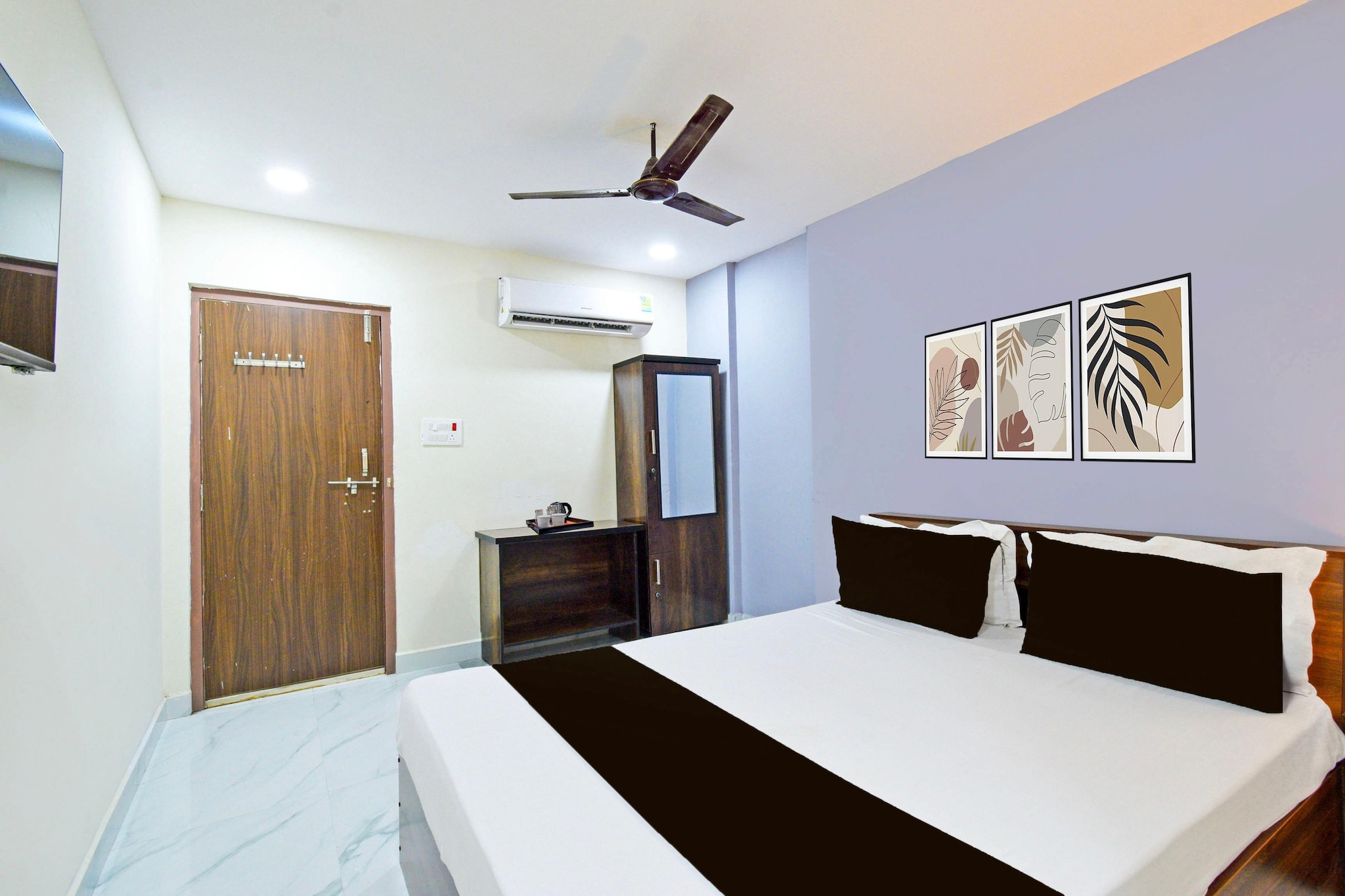 Genius discounts at this property are subject to book dates, stay dates and other available deals.

Set within 12 km of City Centre Mall and 13 km of Hussain Sagar Lake, Super Collection O Jagadgirigutta Road offers rooms with air conditioning and a private bathroom in Kukatpalli. With free WiFi, this 4-star hotel offers room service and a 24-hour front desk. The hotel has family rooms.

All guest rooms at the hotel come with a seating area, a flat-screen TV with cable channels and a private bathroom with free toiletries and a shower. All rooms feature a desk.

Guests at Super Collection O Jagadgirigutta Road can enjoy a continental breakfast.

Ravindra Bharathi is 14 km from the accommodation, while AP State Archaeology Museum is 15 km from the property. Rajiv Gandhi International Airport is 45 km away.

Unmarried couples are warmly welcome at this property.
Guests with local ID proof are warmly welcome.
Early Check-In Policy: A full dayâ€™s room rate will be charged for check-ins before 6:00 AM. Complimentary early check-in is available between 6:00 AM and 10:00 AM, subject to room availability.
Check-in is only available to guests aged 18 and above. Please provide a government-issued ID to confirmÂ yourÂ age.
