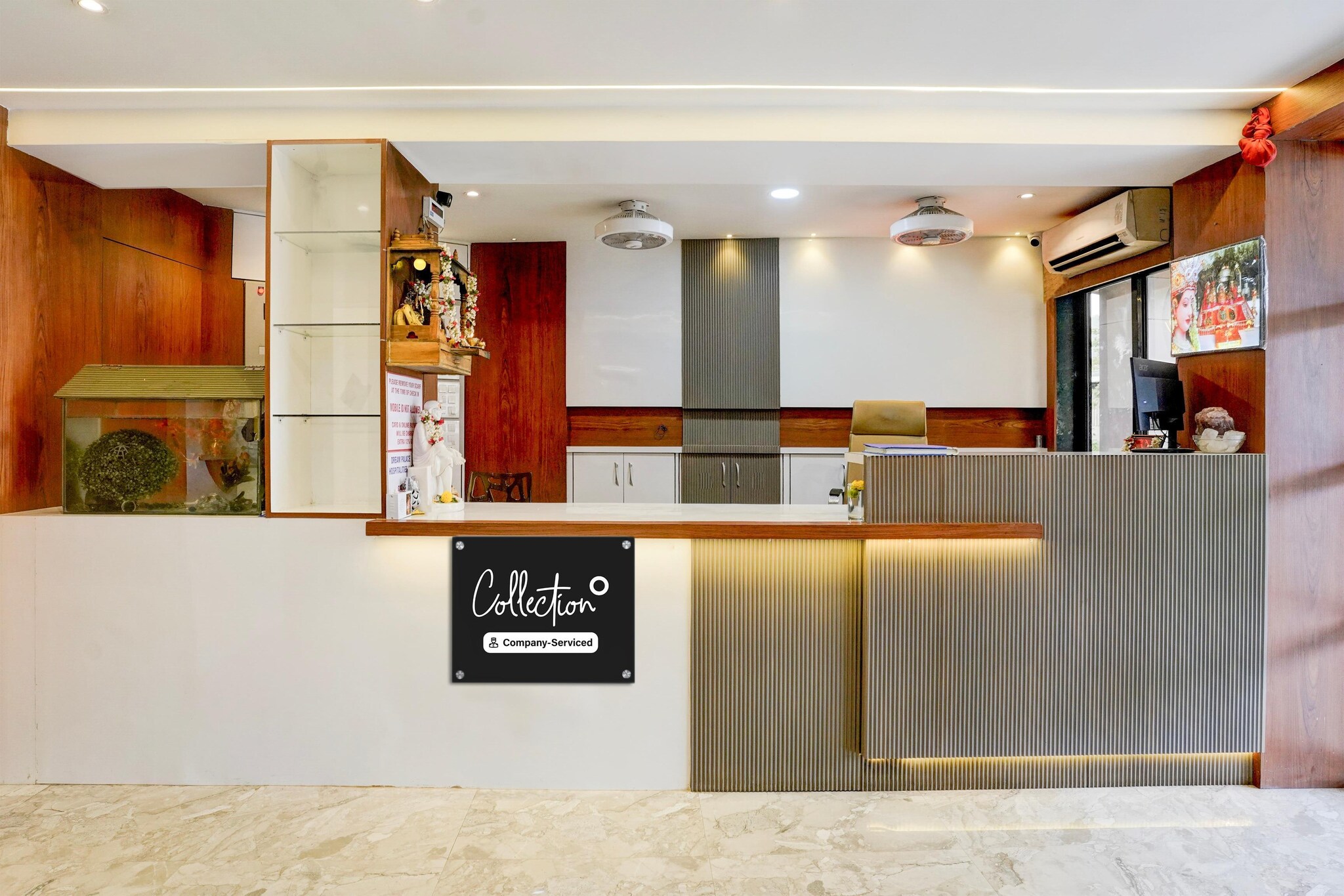 Ground floor: (bedroom(double bed, TV, seating area, electric kettle, air conditioning, telephone, Floor mattress), bathroom(bath tub, shower, washbasin, toilet, shampoo))