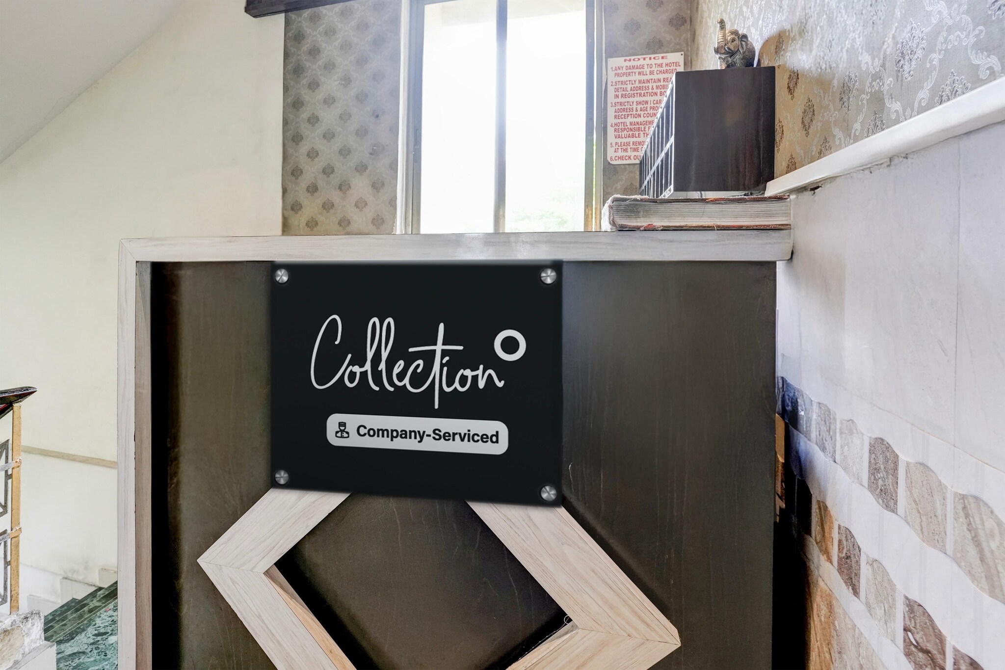 Ground floor: (bedroom(double bed, TV, seating area, bathtub or shower, shower, washbasin, toilet, air conditioning, lift, hairdryer, Towels for a fee, telephone, shampoo, body soap, hot water, Long term stays allowed, Floor mattress), bathroom)