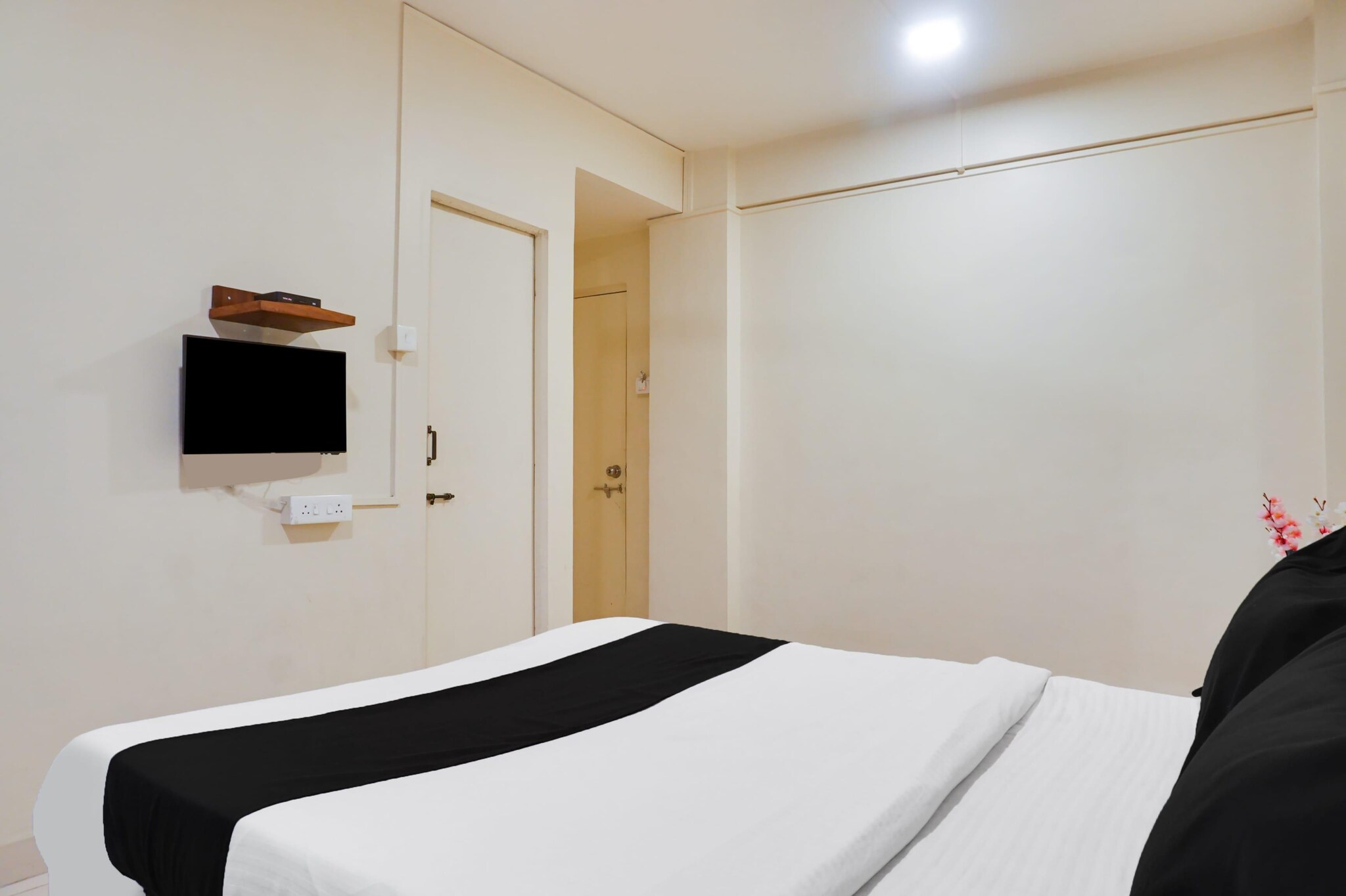 Super Hotel O Jadhav Nagar