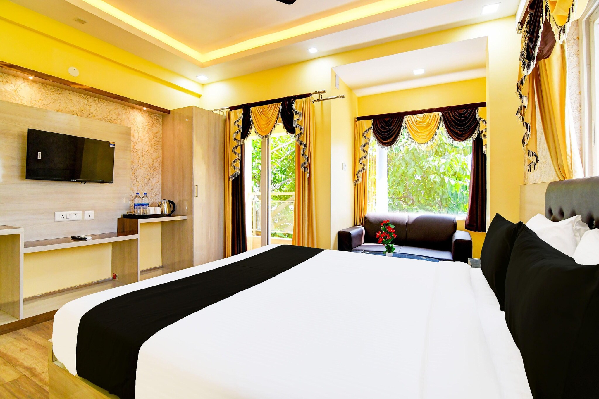 Super Townhouse Amanora Park Town