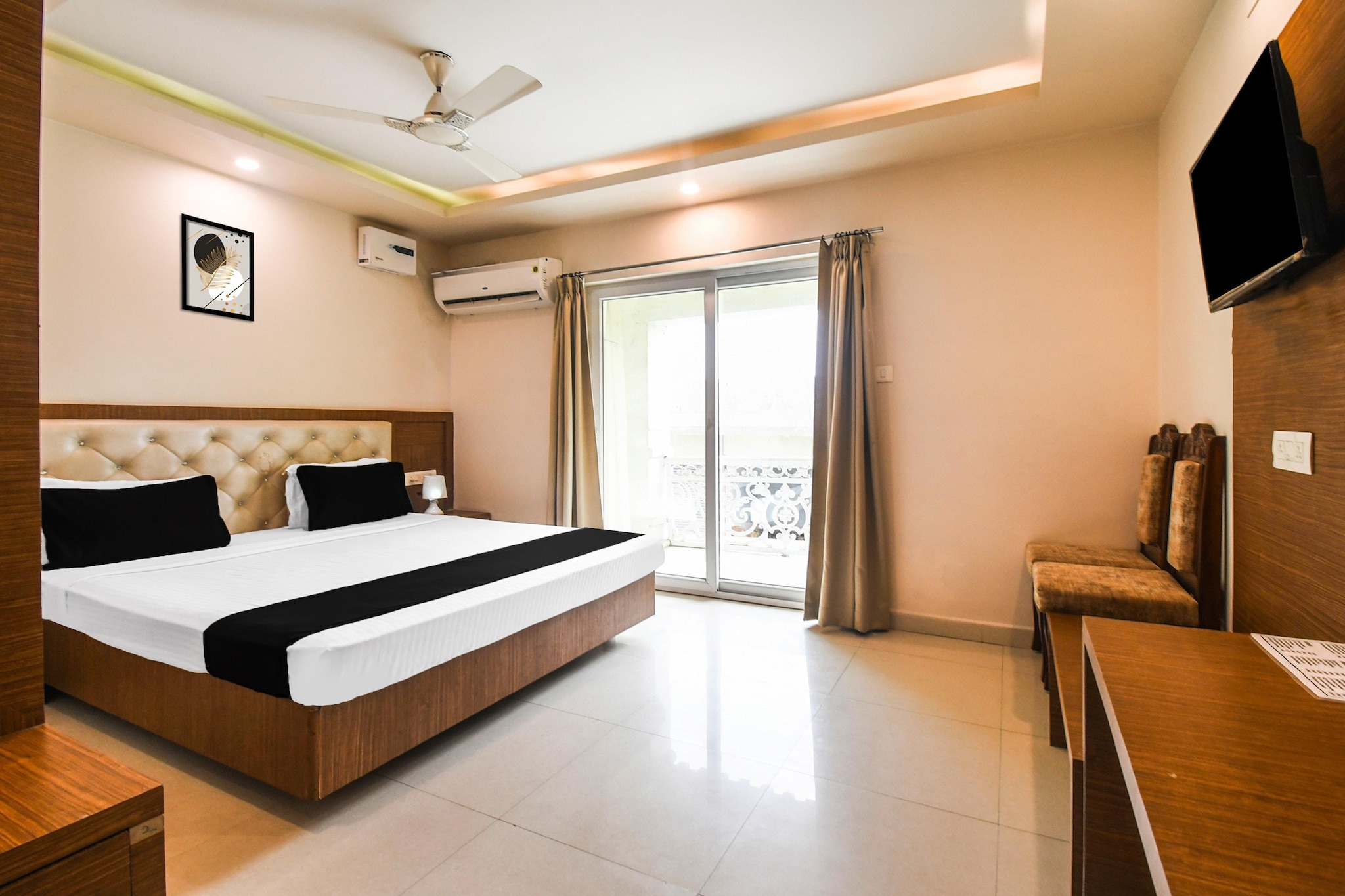 Located within 1.8 km of Puri Beach and 600 metres of Jagannath Temple, Cozy Nest Near Jagannatha Temple provides rooms with air conditioning and a private bathroom in Puri. This 4-star hotel offers room service and a 24-hour front desk. The hotel features family rooms.
All units at the hotel are equipped with a seating area, a flat-screen TV with satellite channels and a private bathroom with free toiletries and a bath or shower. All guest rooms include a desk.
Guests at Cozy Nest Near Jagannatha Temple can enjoy a continental breakfast.
Konark Sun Temple is 37 km from the accommodation. Biju Patnaik International Airport is 58 km away.
Unmarried couples are warmly welcome at this property.
Guests with local ID proof are warmly welcome.
Apologies, but we are currently unable to host foreign nationals at this property.
Early Check-In Policy: A full day’s room rate will be charged for check-ins before 6:00 AM. Complimentary early check-in is available between 6:00 AM and 10:00 AM, subject to room availability.
Check-in is only available to guests aged 18 and above. Please provide a government-issued ID to confirm your age.