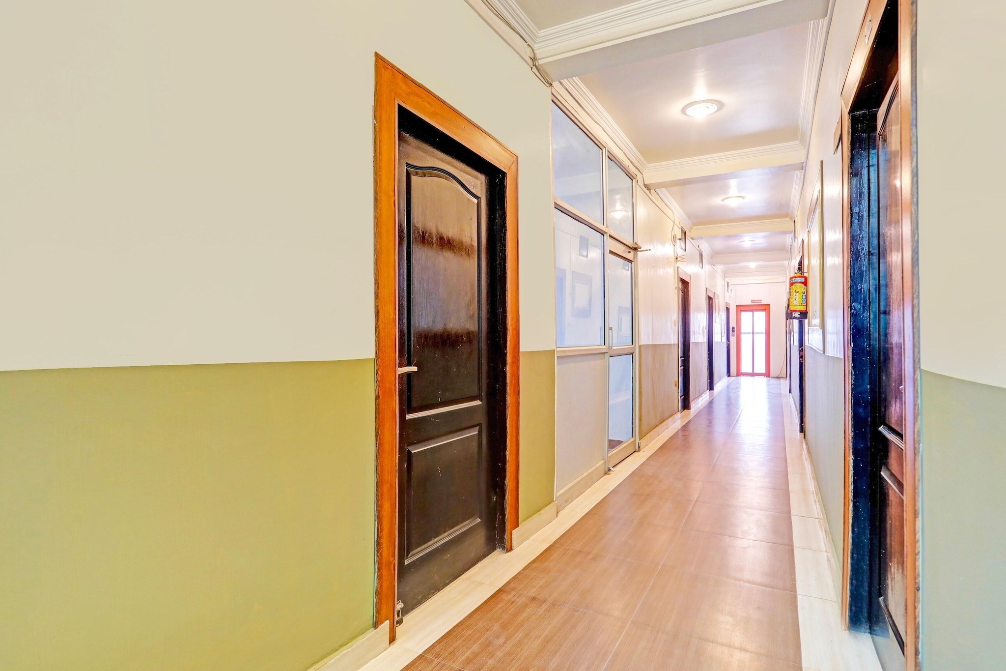 Ground floor: (bedroom(double bed, TV, seating area, electric kettle, air conditioning, telephone, Floor mattress), bathroom(bathtub or shower, washbasin, toilet, Towels incl., shampoo, body soap, hot water), lift)