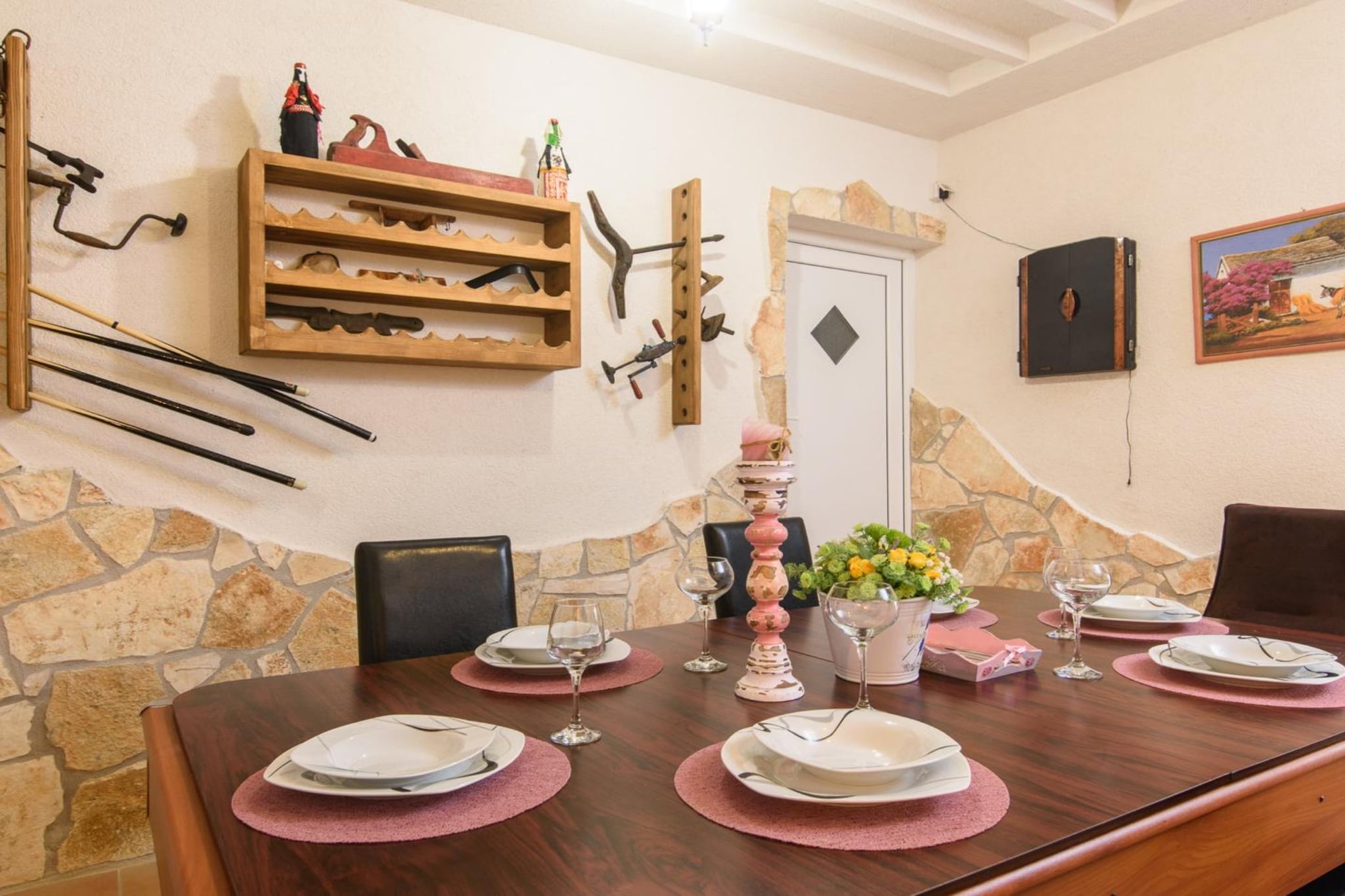 Vila Nira Radonić-Esszimmer