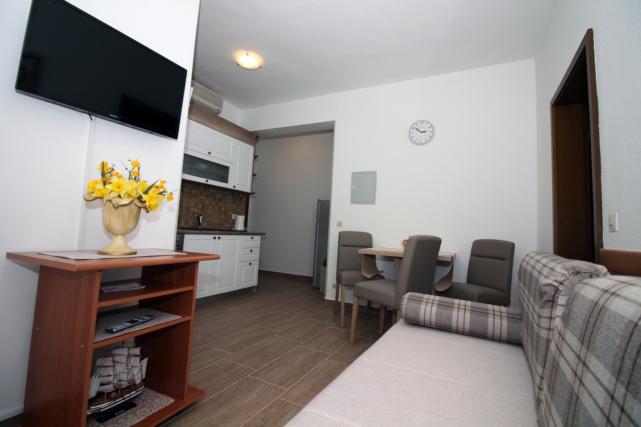 Zadar Coastal Haven - One Bedroom Apartment Ground Floor-Wohnzimmer