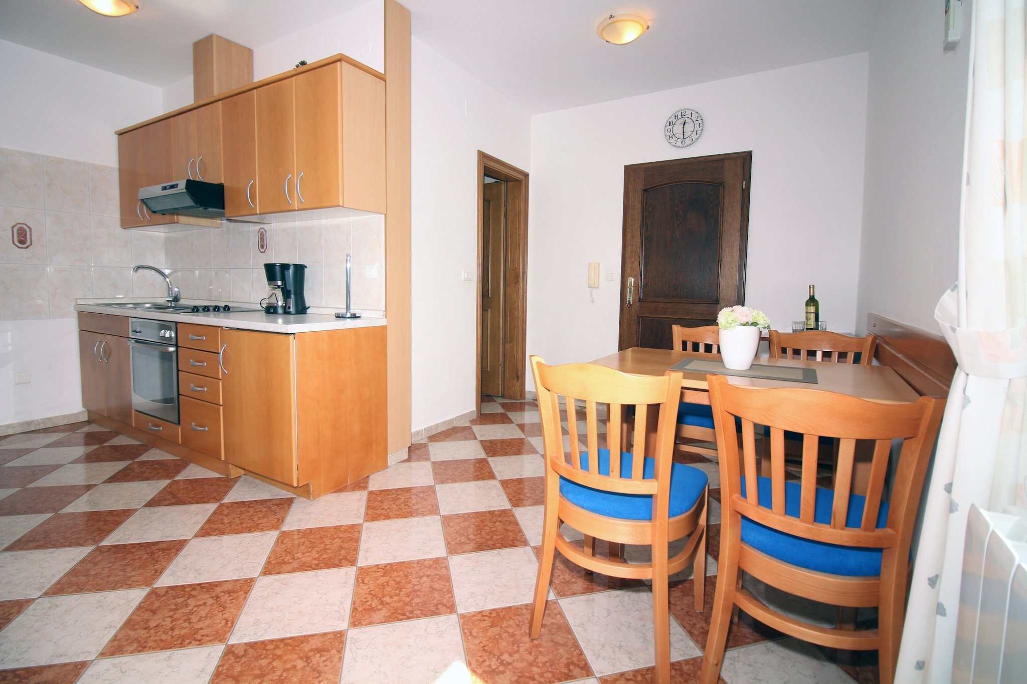 Zadar Coastal Haven - One Bedroom Apartment With Sea View-Esszimmer