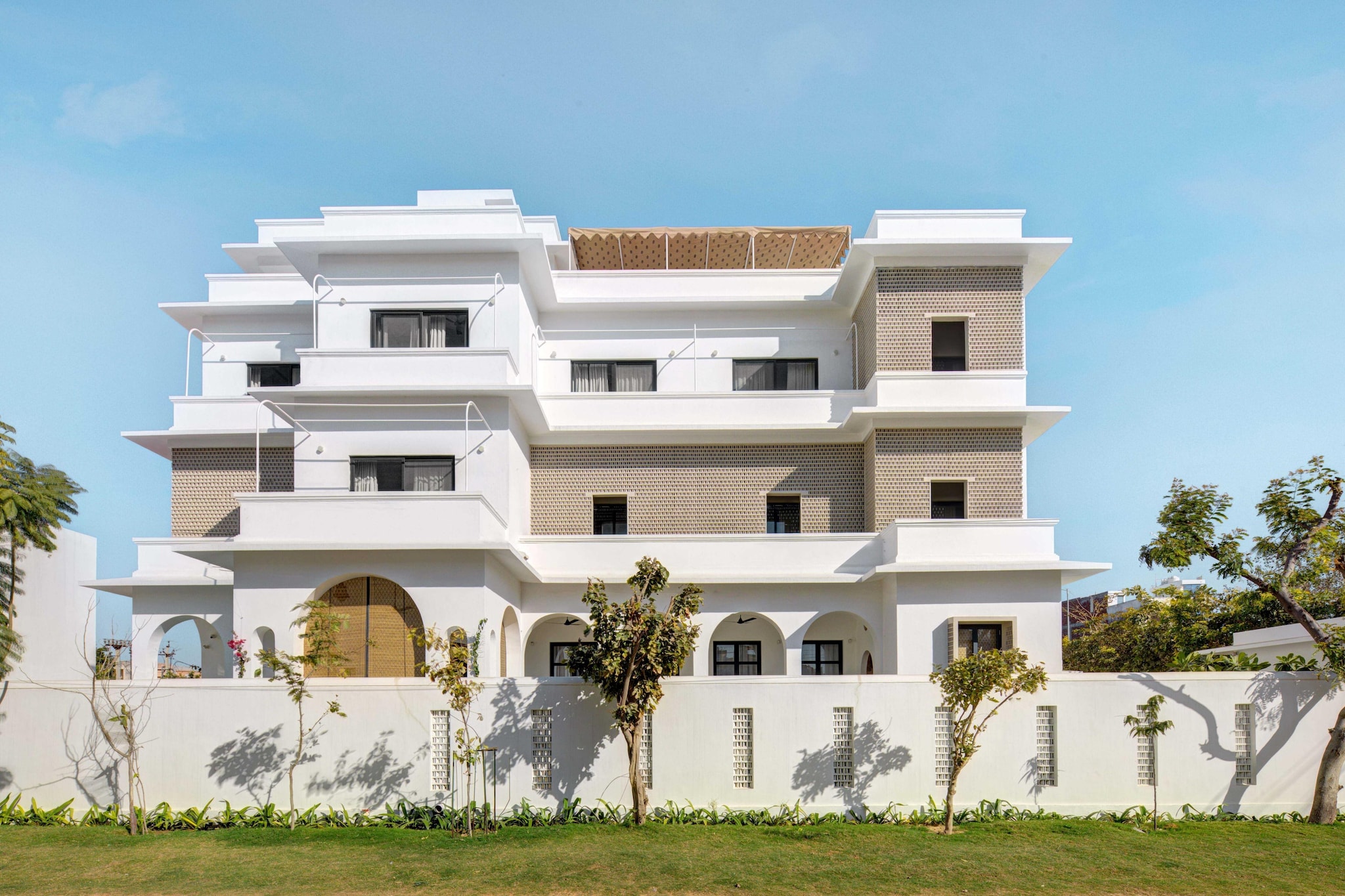 Heritage Queen Stays by House of Jasol Pink City