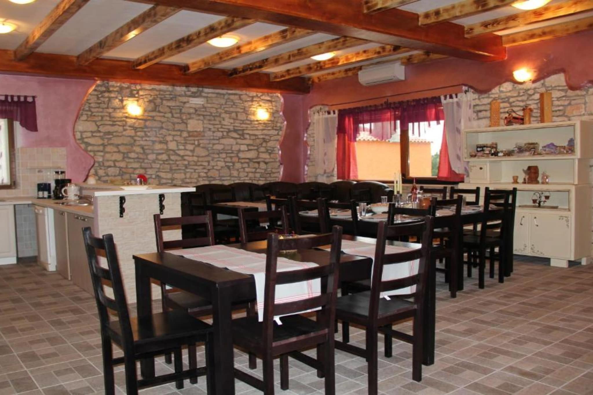 Authentic Istrian Holiday Home for Unforgettable Stays - Three Bedroom Holiday Home with Private Pool-Eetkamer