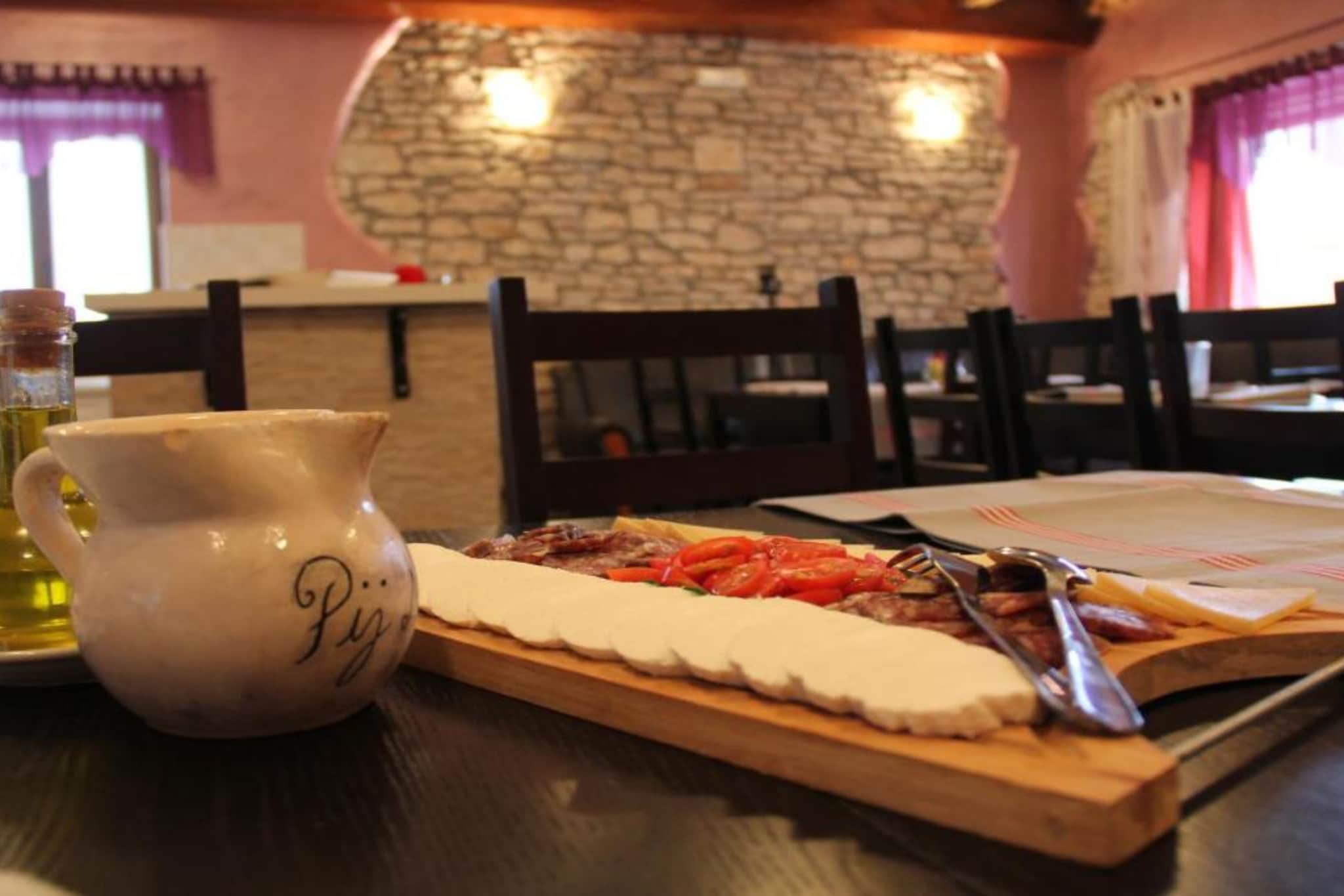 Authentic Istrian Holiday Home for Unforgettable Stays - Three Bedroom Holiday Home with Private Pool-Eetkamer
