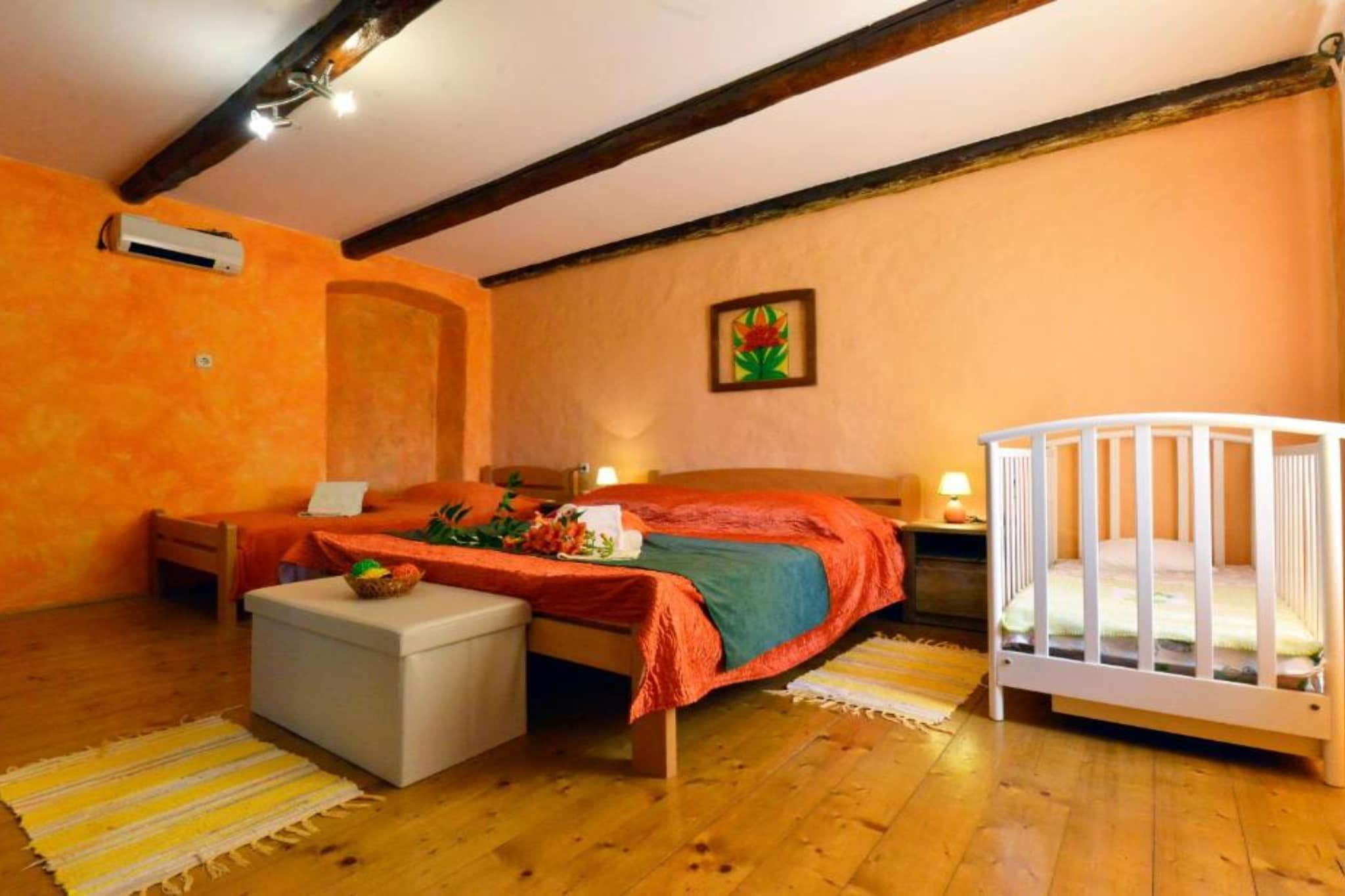 Authentic Istrian Holiday Home for Unforgettable Stays - Three Bedroom Holiday Home with Private Pool-Slaapkamer