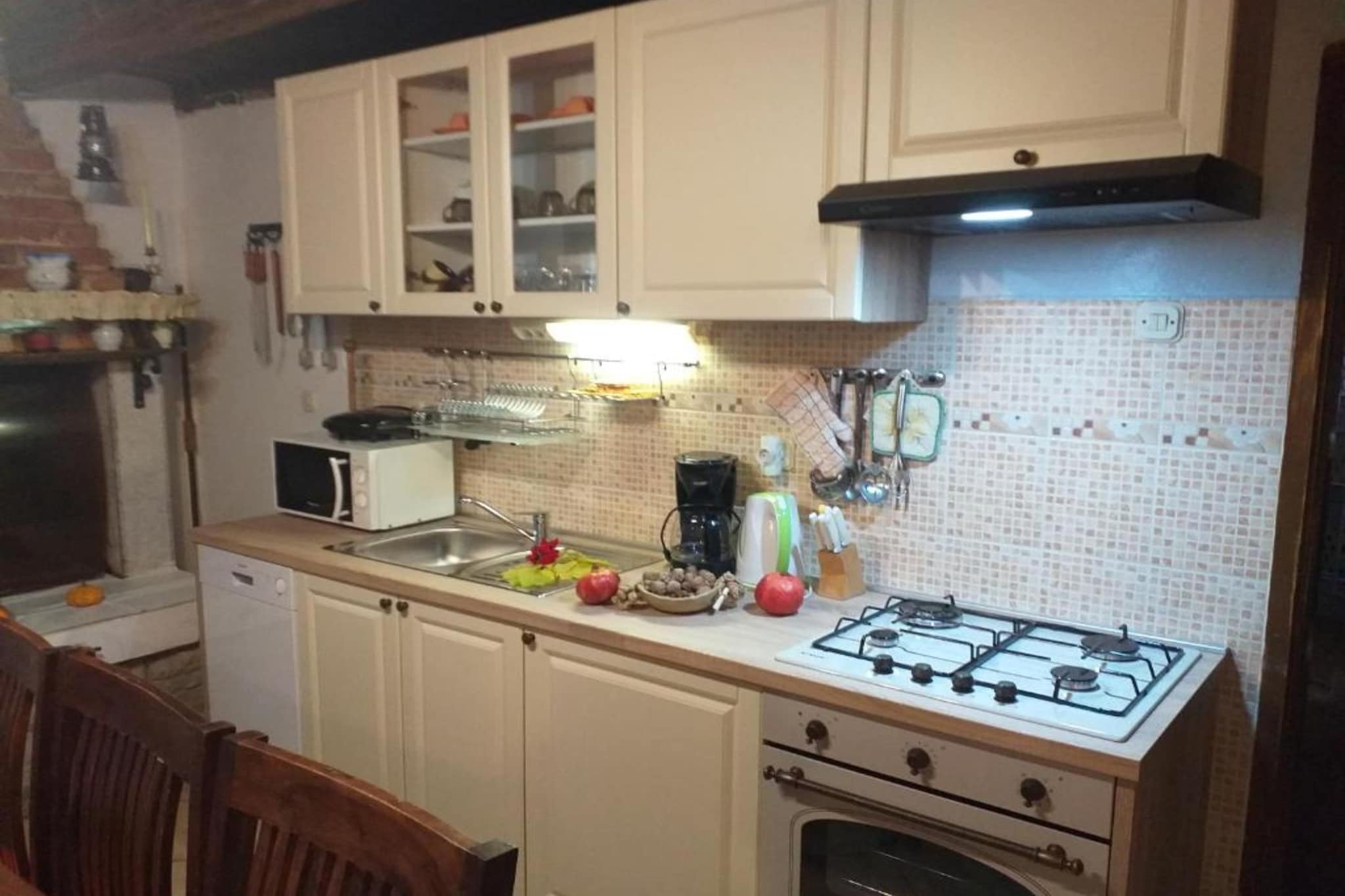 Authentic Istrian Holiday Home for Unforgettable Stays - Three Bedroom Holiday Home with Private Pool-Keuken