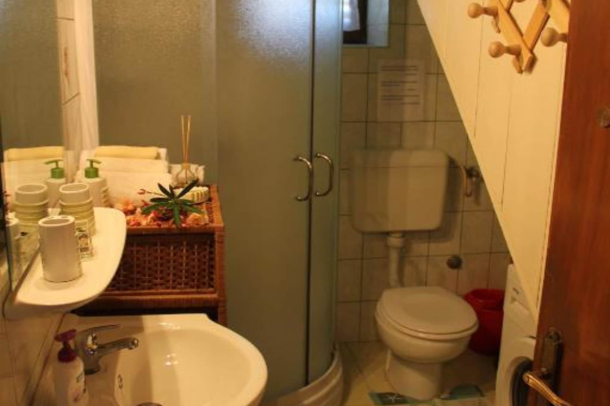 Authentic Istrian Holiday Home for Unforgettable Stays - Three Bedroom Holiday Home with Private Pool-Badkamer