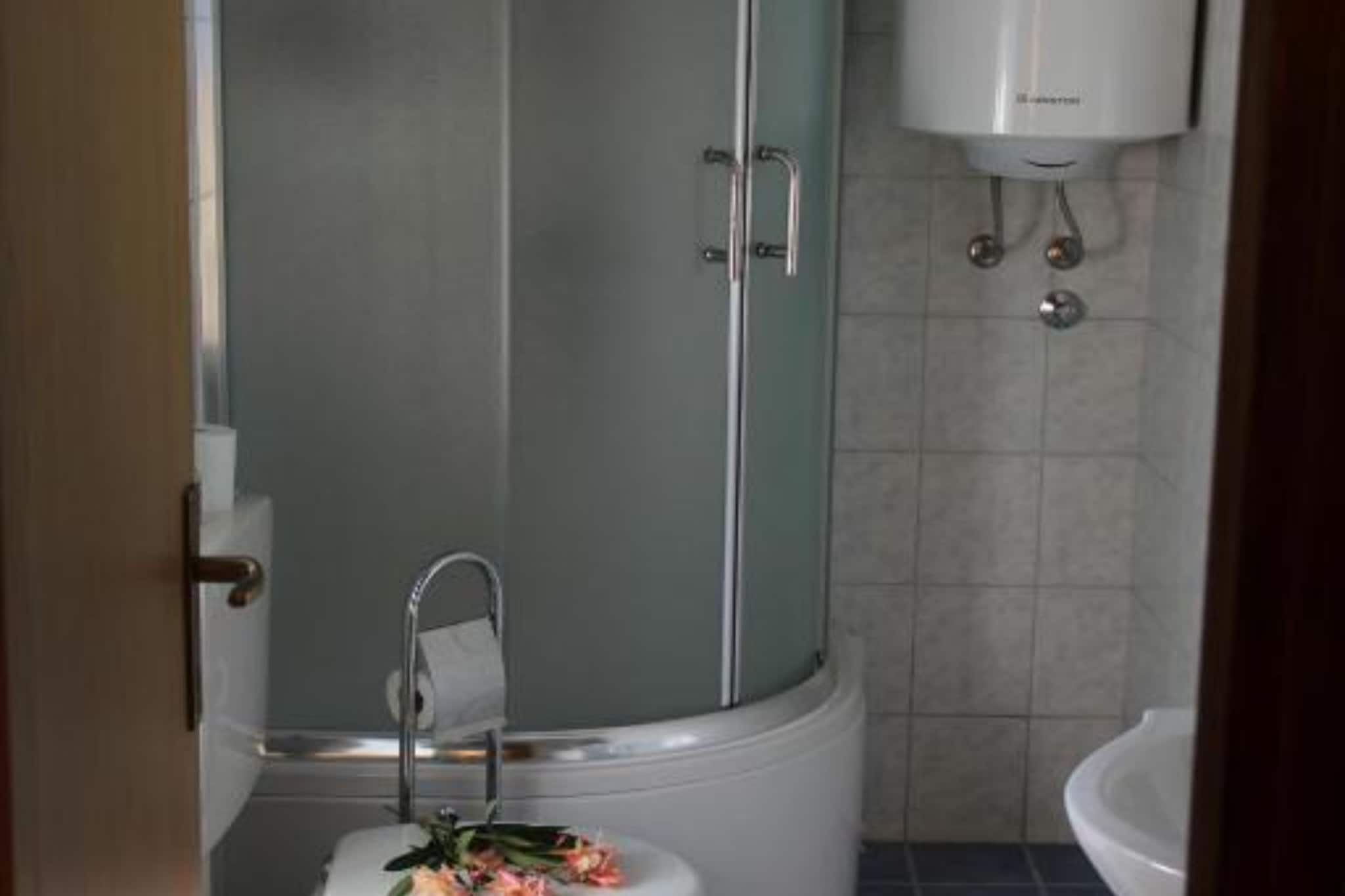 Authentic Istrian Holiday Home for Unforgettable Stays - Three Bedroom Holiday Home with Private Pool-Badkamer