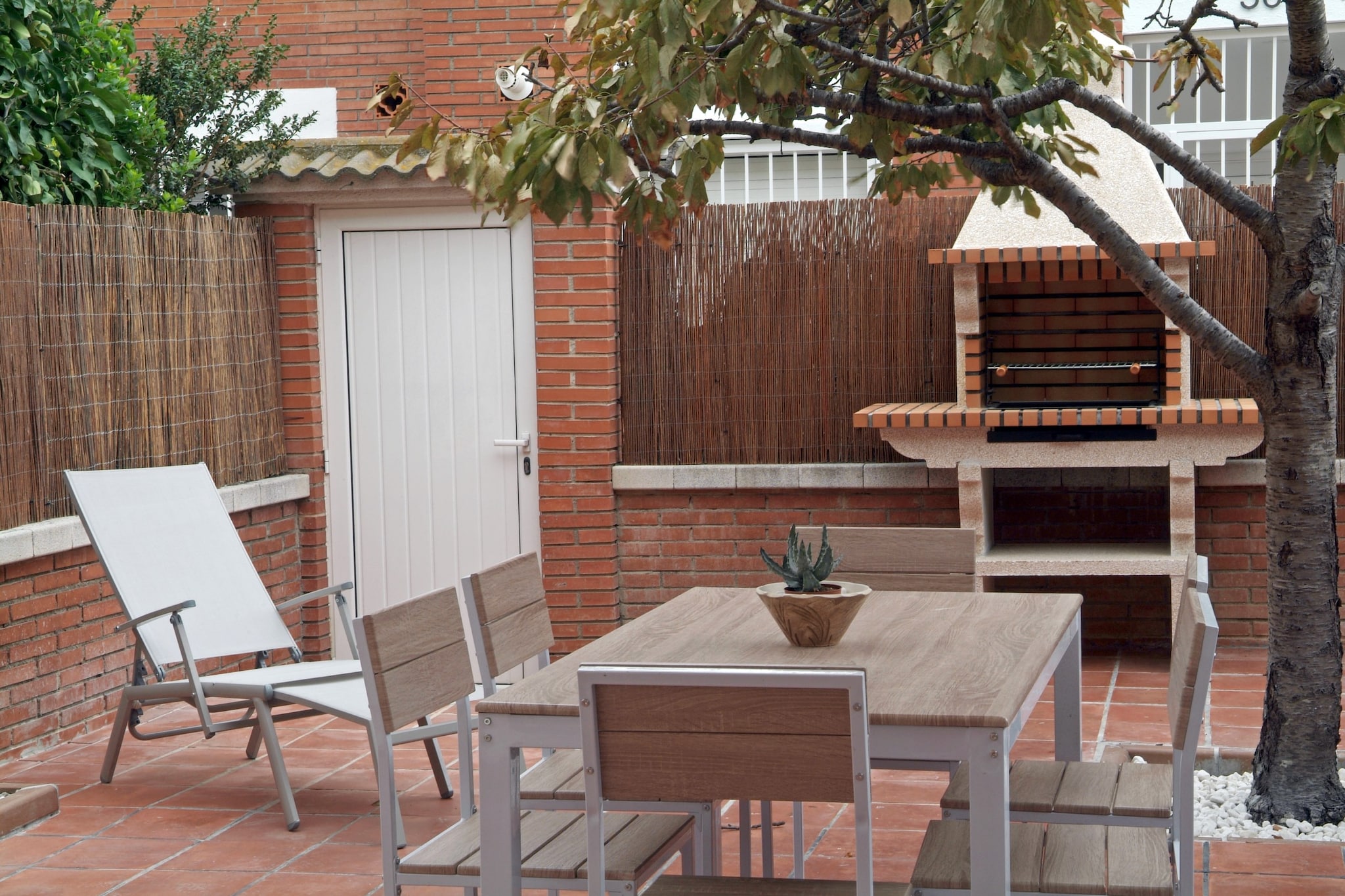 Vivalidays Casa Pinell -Palafolls- Costa Barcelona-Jardin d'été