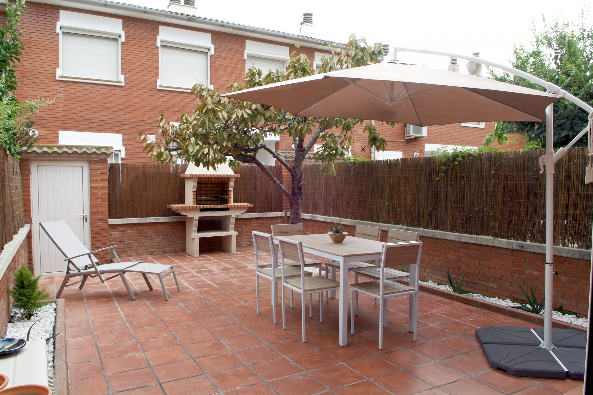 Vivalidays Casa Pinell -Palafolls- Costa Barcelona-Jardin d'été