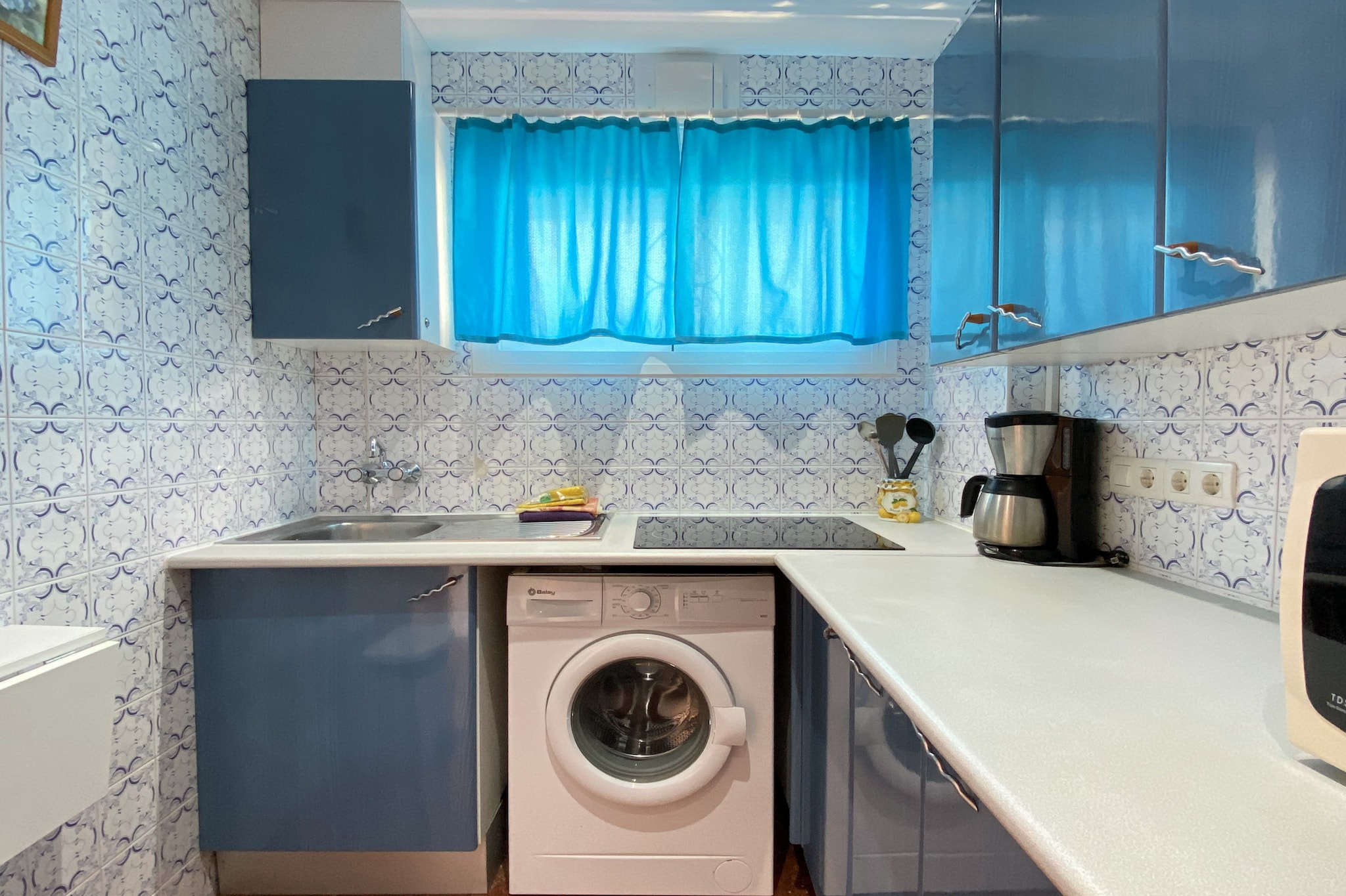 Acapulco Apartment 16 by Casasol-Cuisine