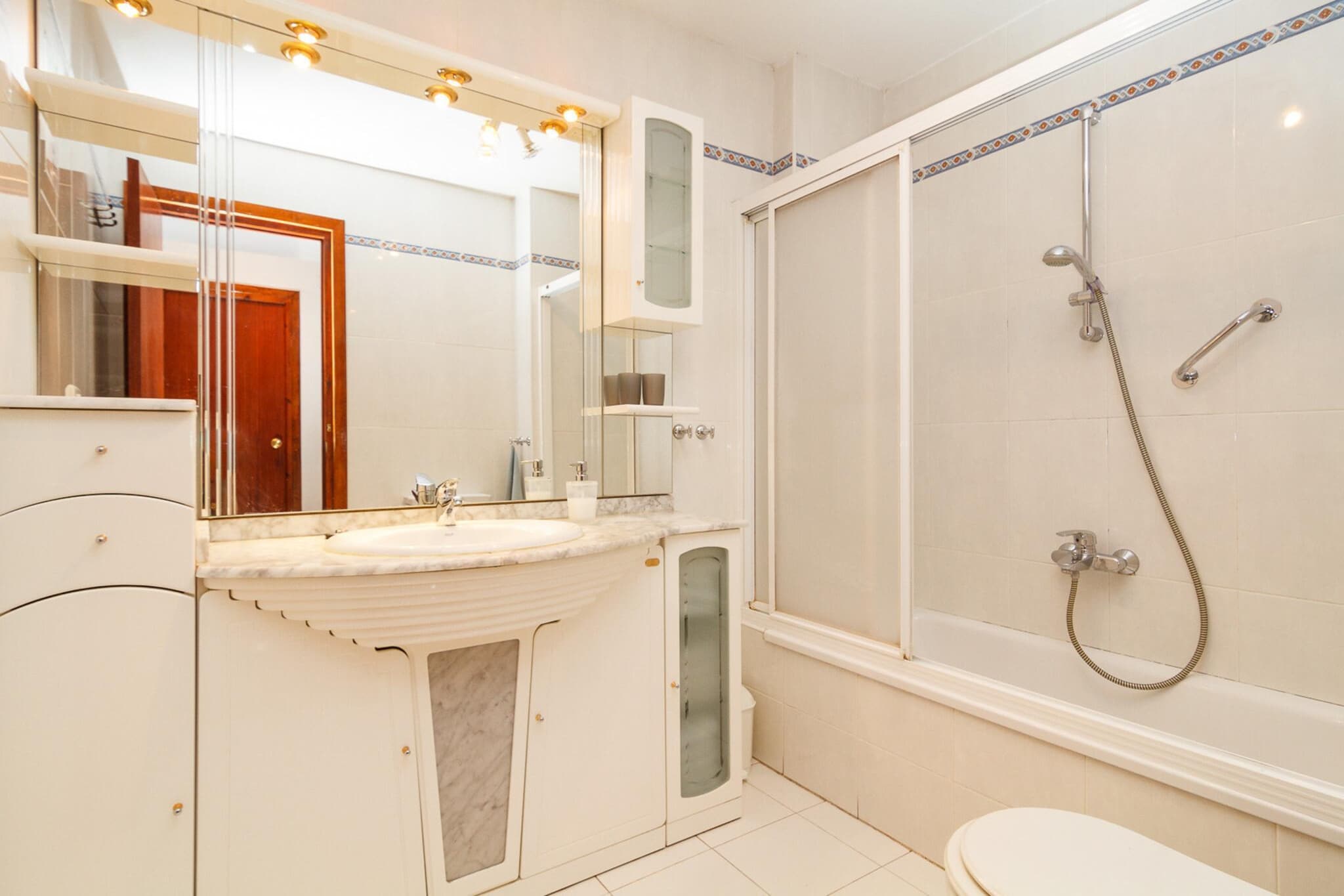 Carabeo 22 Apartment by Casasol-Bathroom