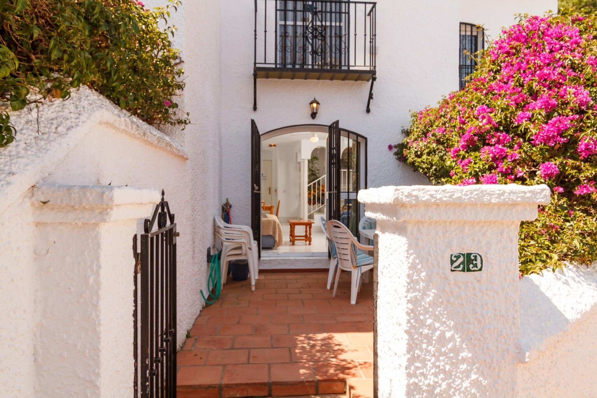 Los Pinos 23 Villas by Casasol-Hall d'accueil