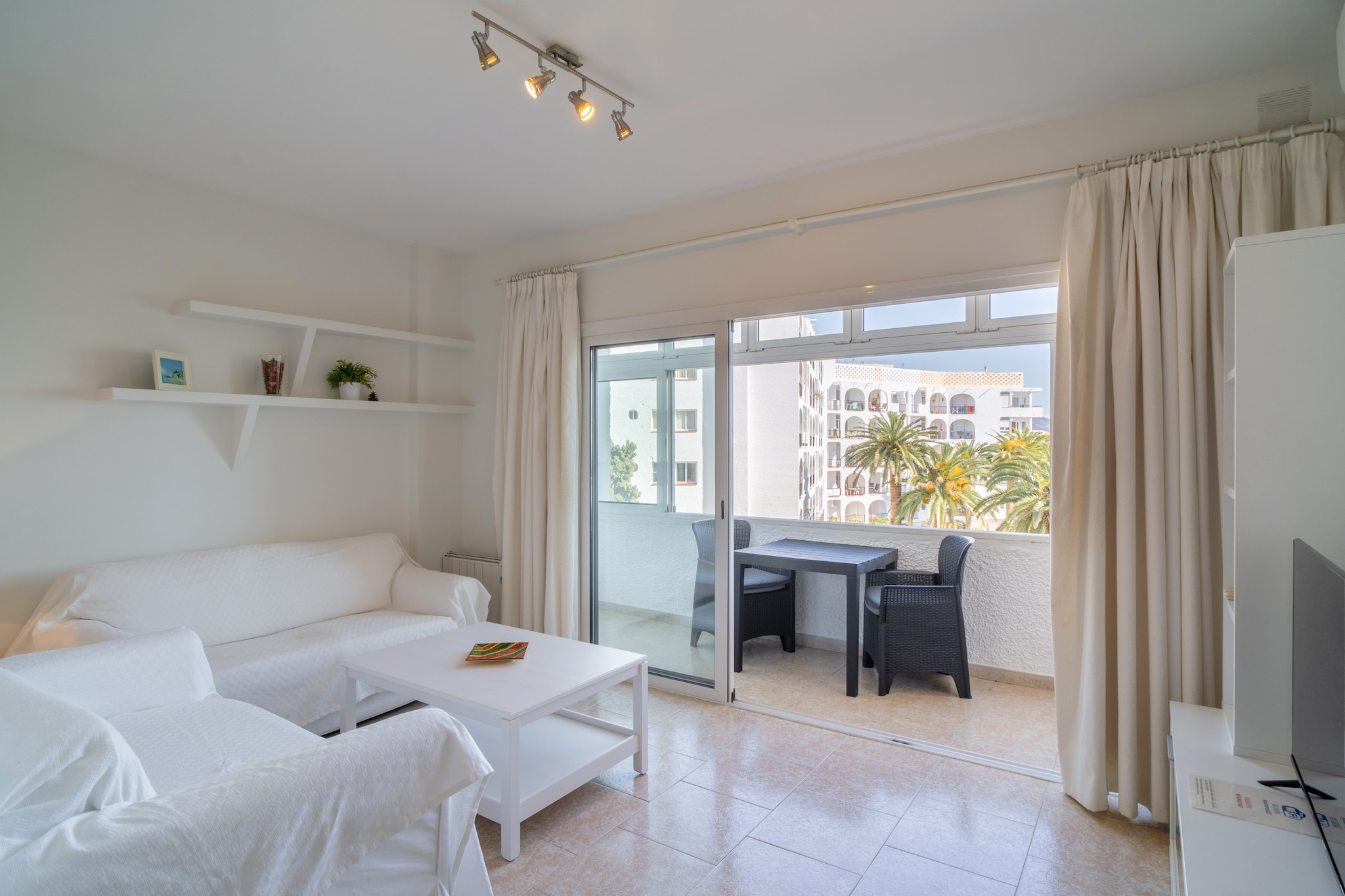 Carabeo 27 Studio by Casasol-Salon