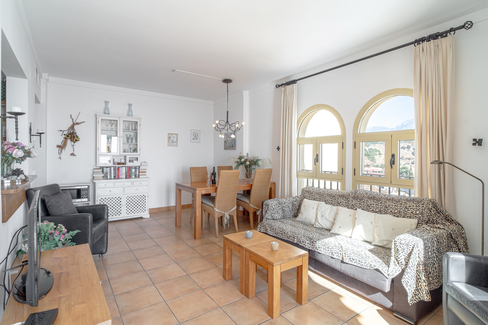 Tamango Hill Alcazaba B by Casasol-Salon