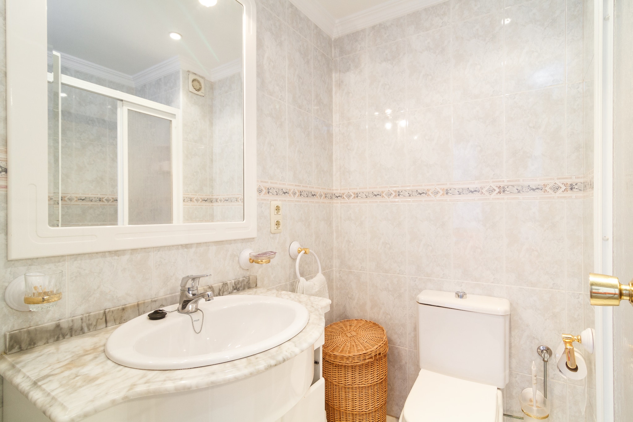 Bahia 57 Apartments by Casasol-Bathroom