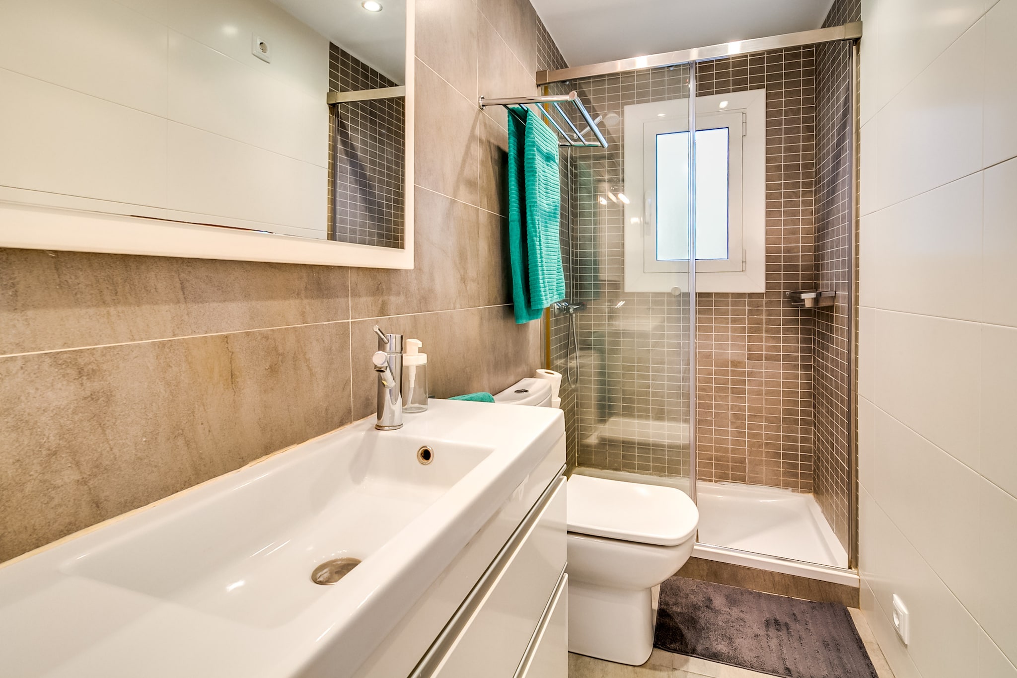 Vivalidays Es Blau -Blanes- Costa Brava-Badezimmer