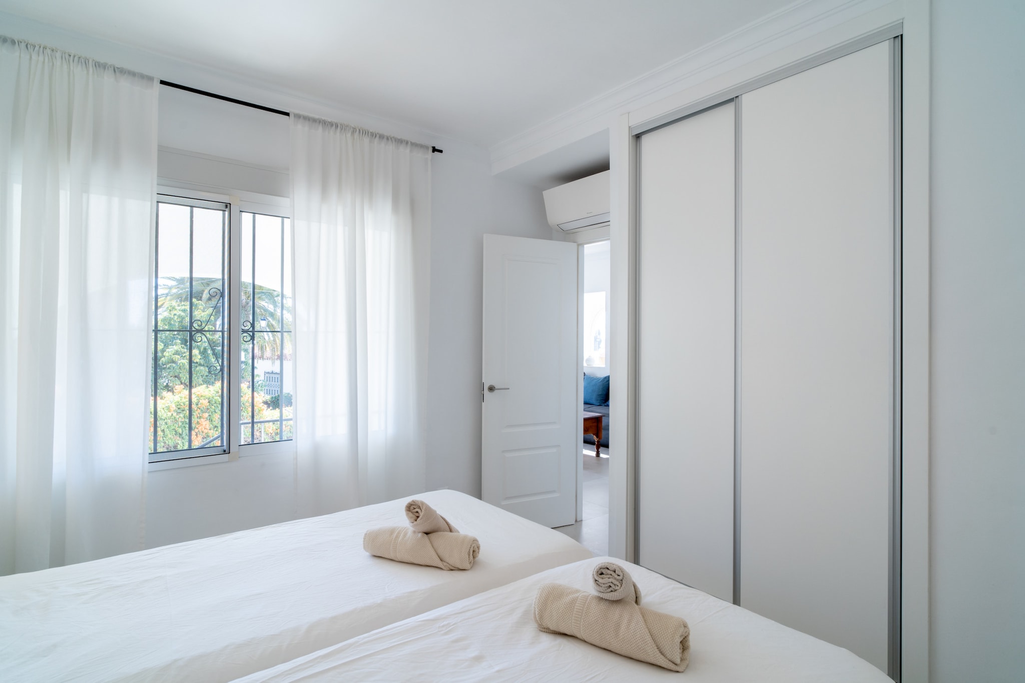 Villa Sandra Luxury Suite by Casasol-Schlafzimmer