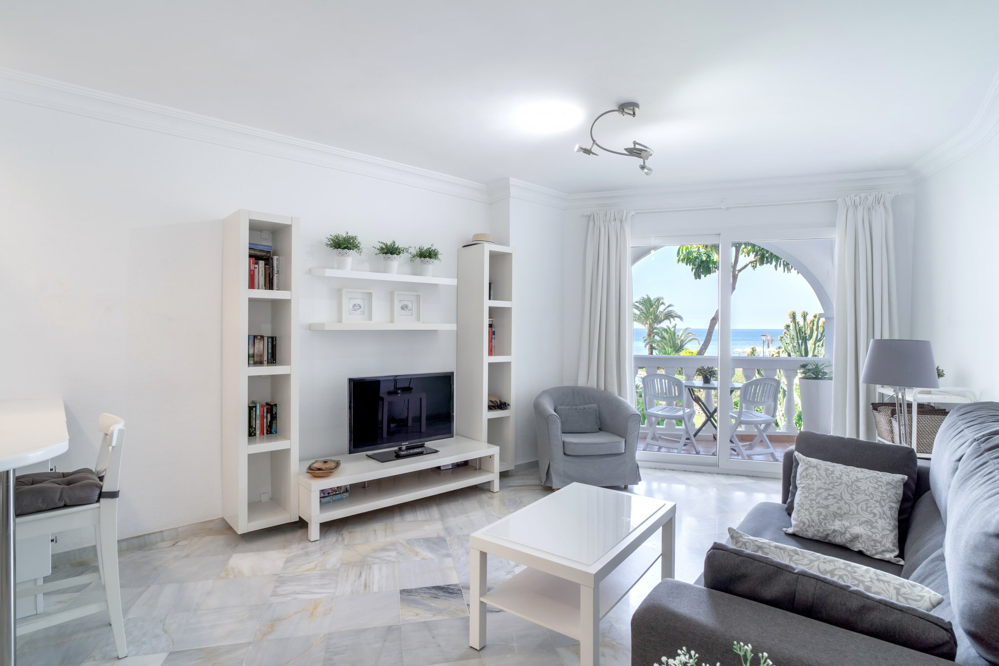Stella Maris Beachfront B by Casasol-Wohnzimmer