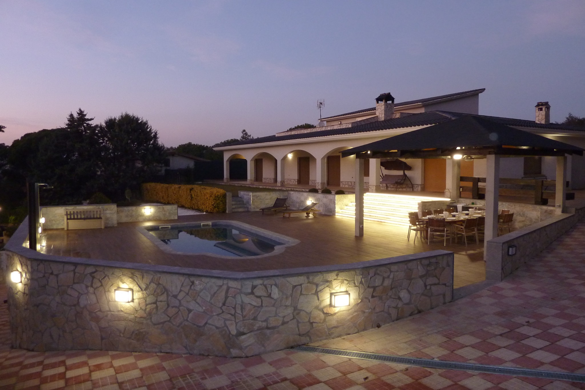Vivalidays Villa Kiros-Außenbereich Sommer