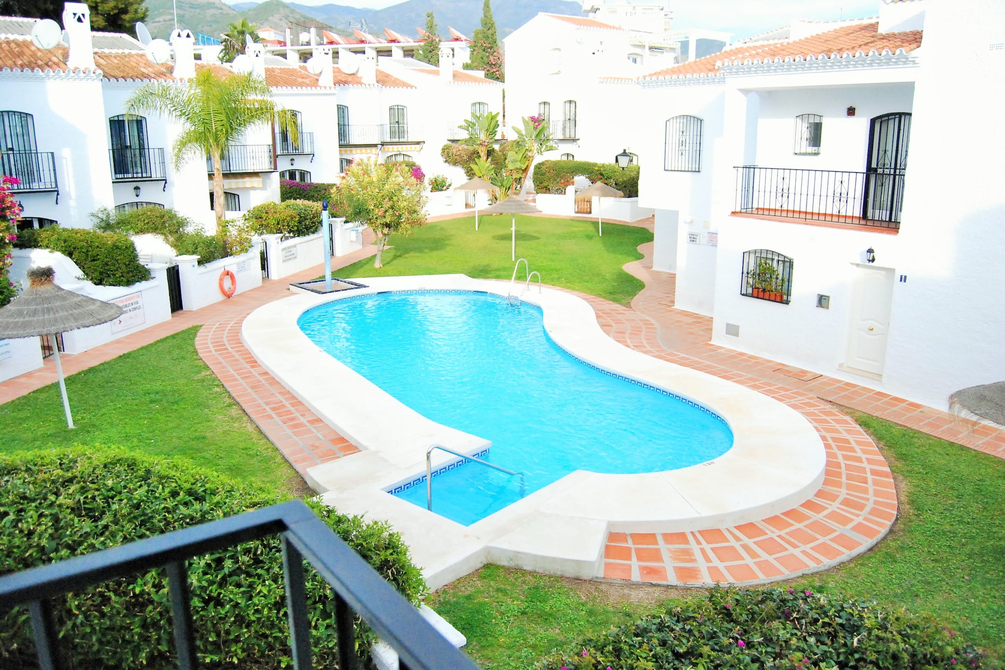 Los Pinos 29 Villas by Casasol