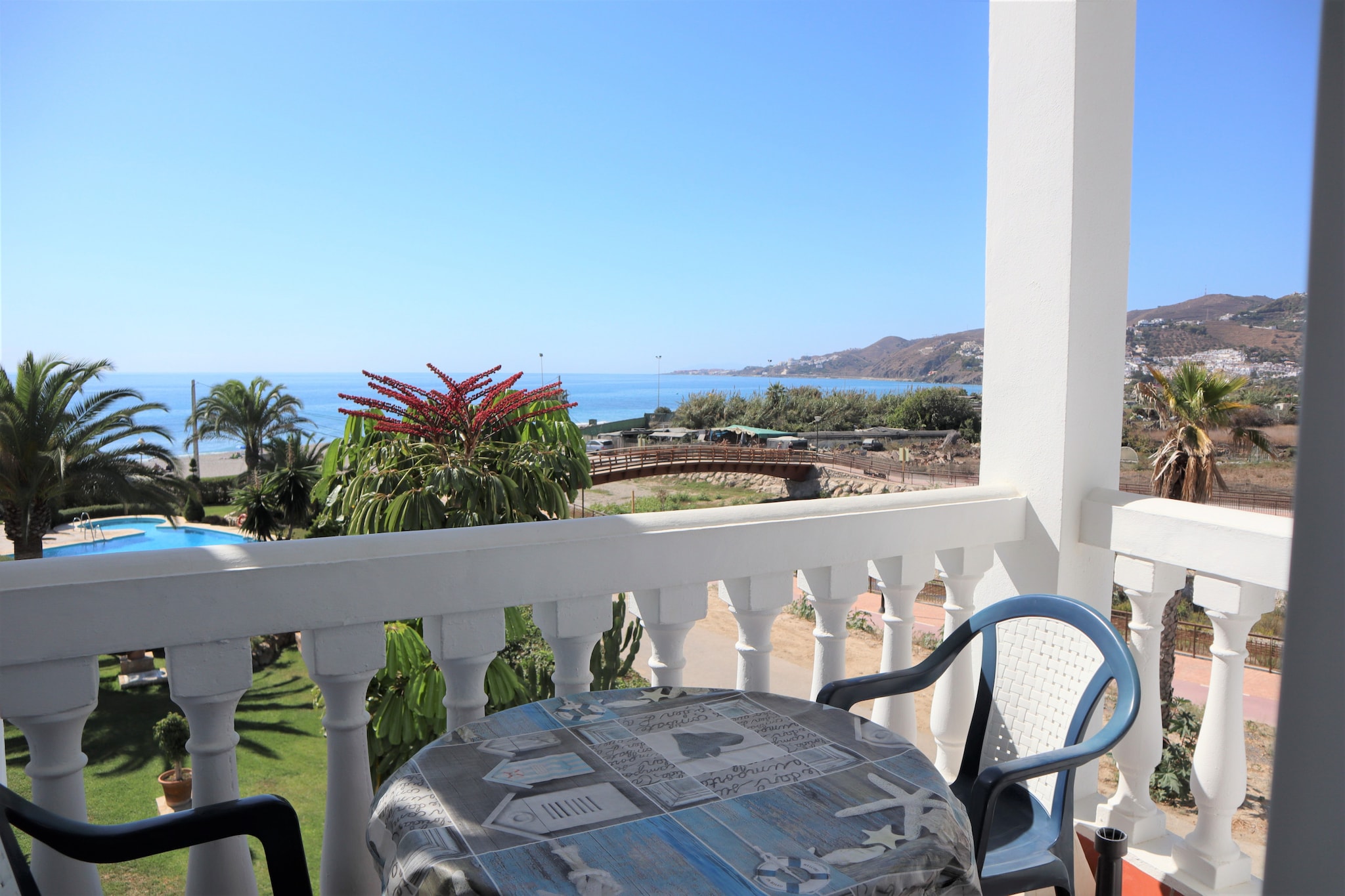Stella Maris Beachfront 1B by Casasol-Terrasse