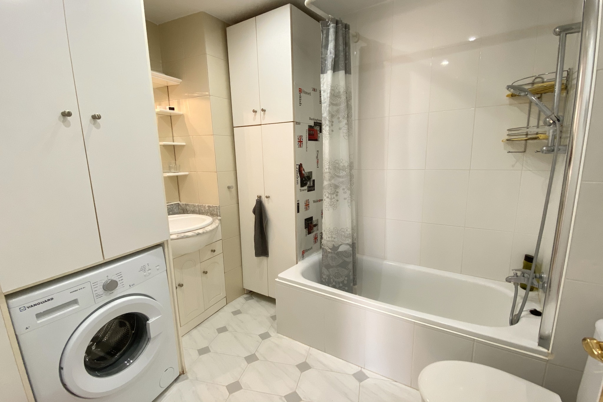 Apartamento Plaza Cavana by Casasol-Bathroom