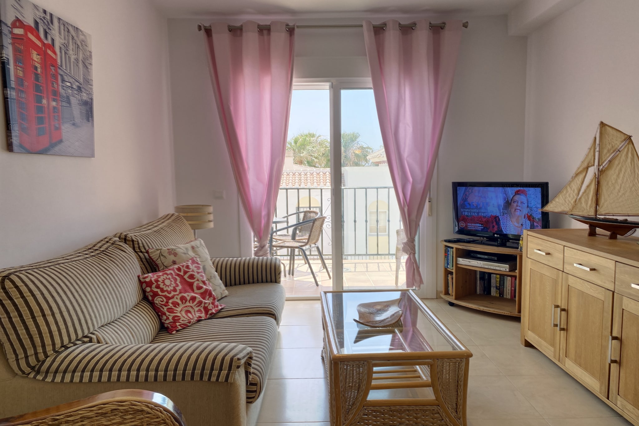 Chimenea Pinar 2 Apartment by Casasol-Living room