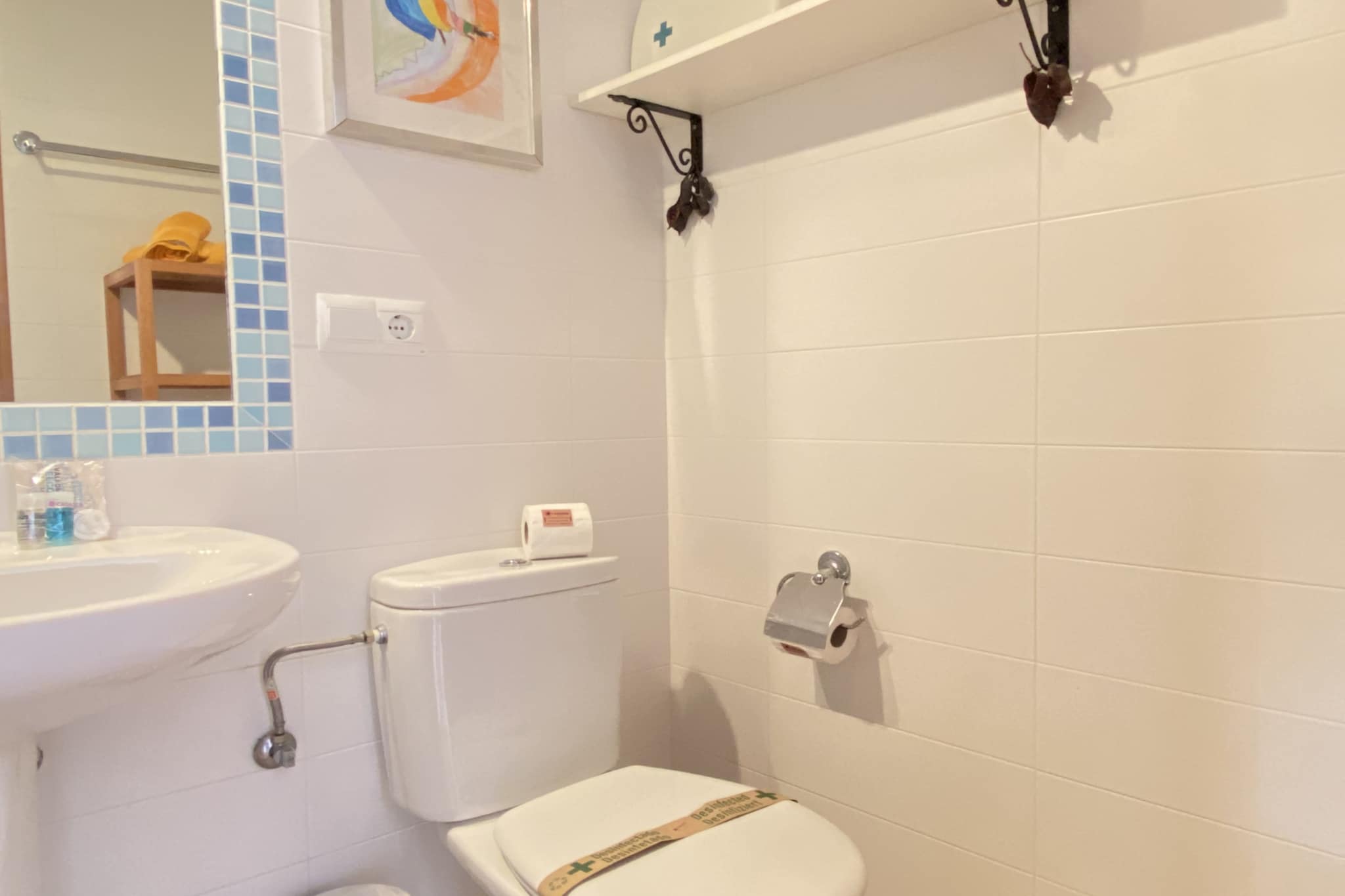 Chimenea Pinar 2 Apartment by Casasol-Bathroom