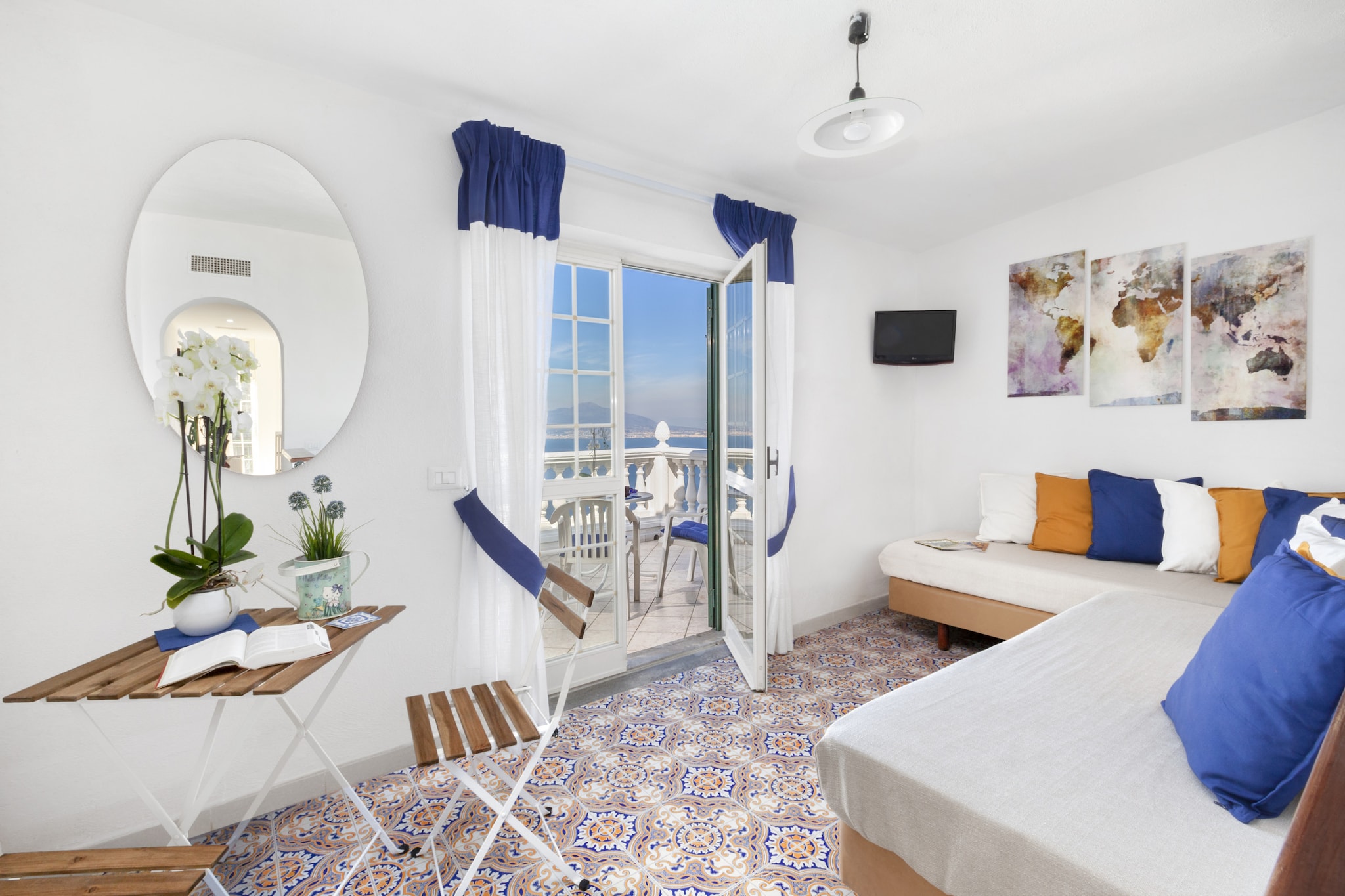 Villa Luisa  Jacuzzi and Pool-Living room