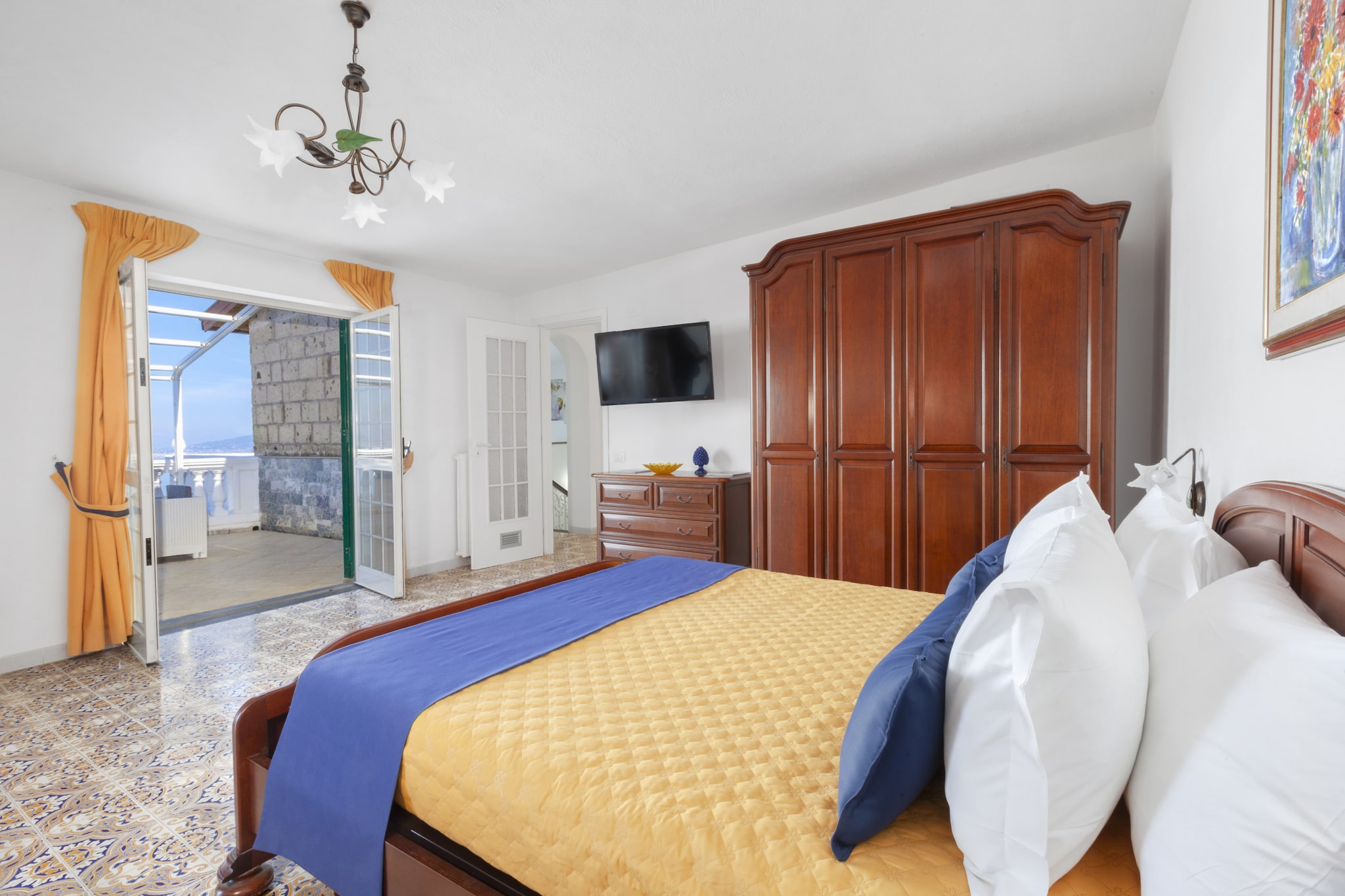 Villa Luisa  Jacuzzi and Pool-Bedroom