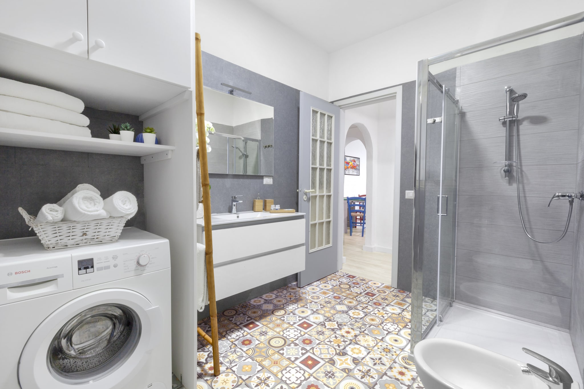 Villa Luisa  Jacuzzi and Pool-Bathroom