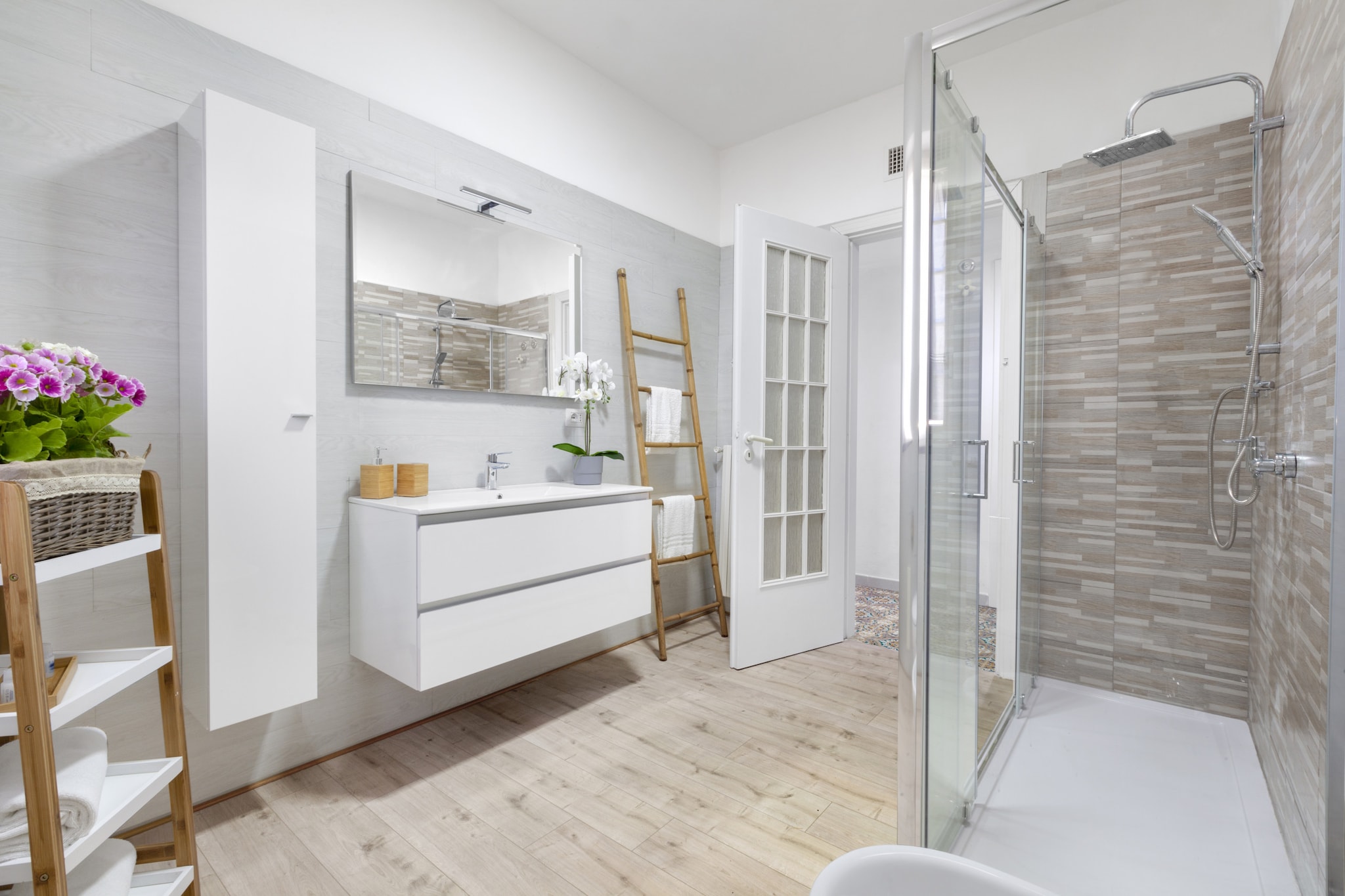 Villa Luisa  Jacuzzi and Pool-Bathroom