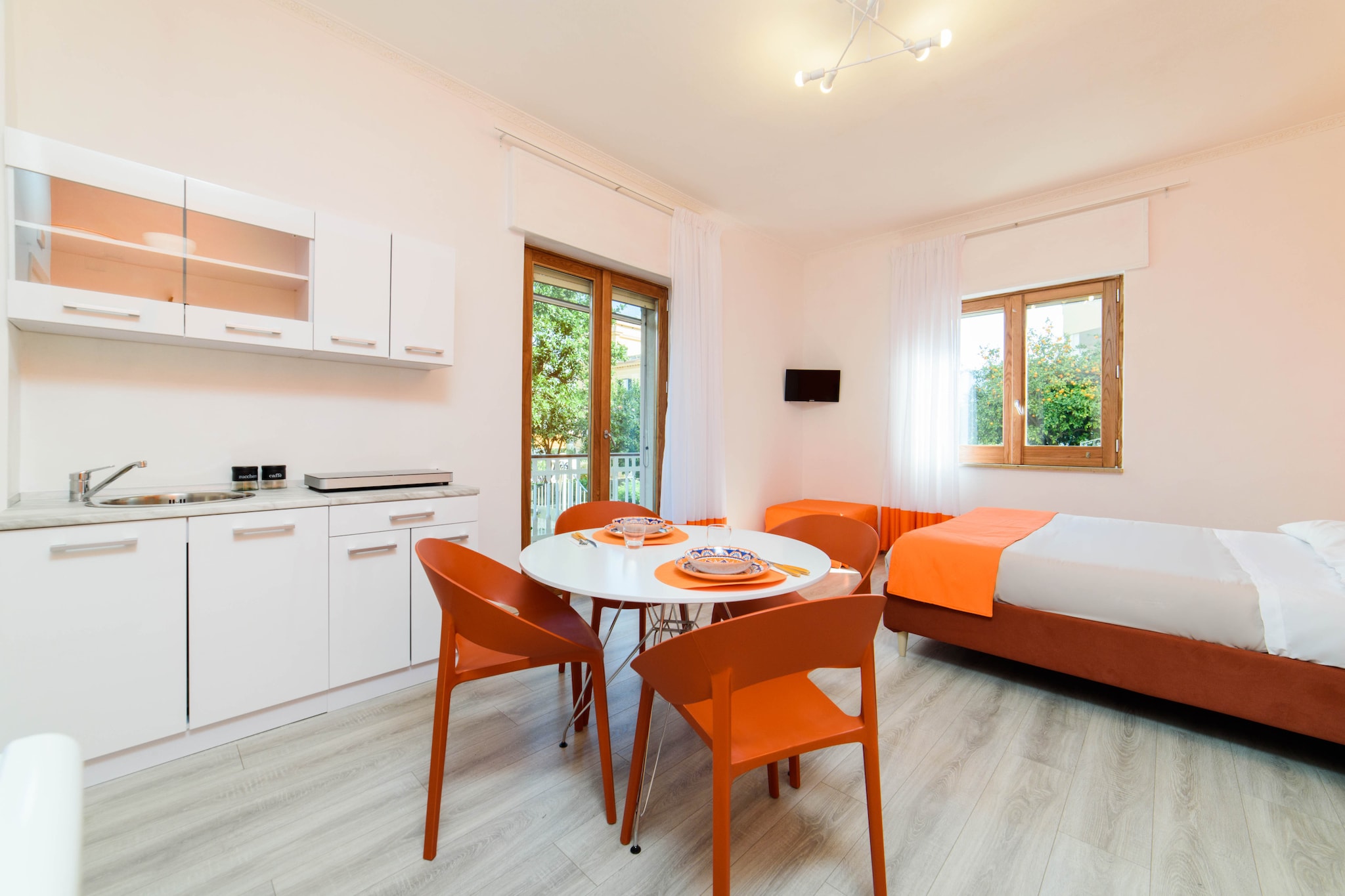 Casa Laura Orange-Dining room