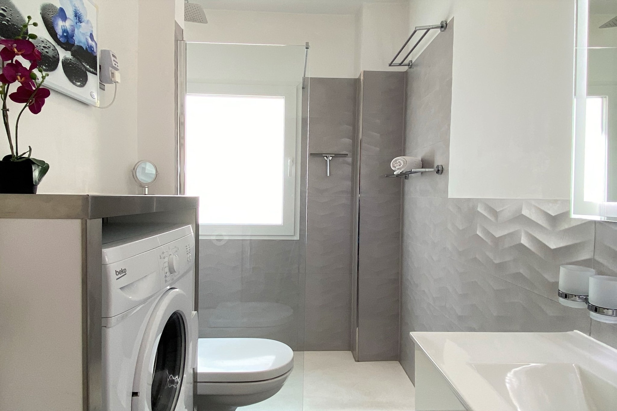 Stella Maris Beachfront 1A by Casasol-Bathroom