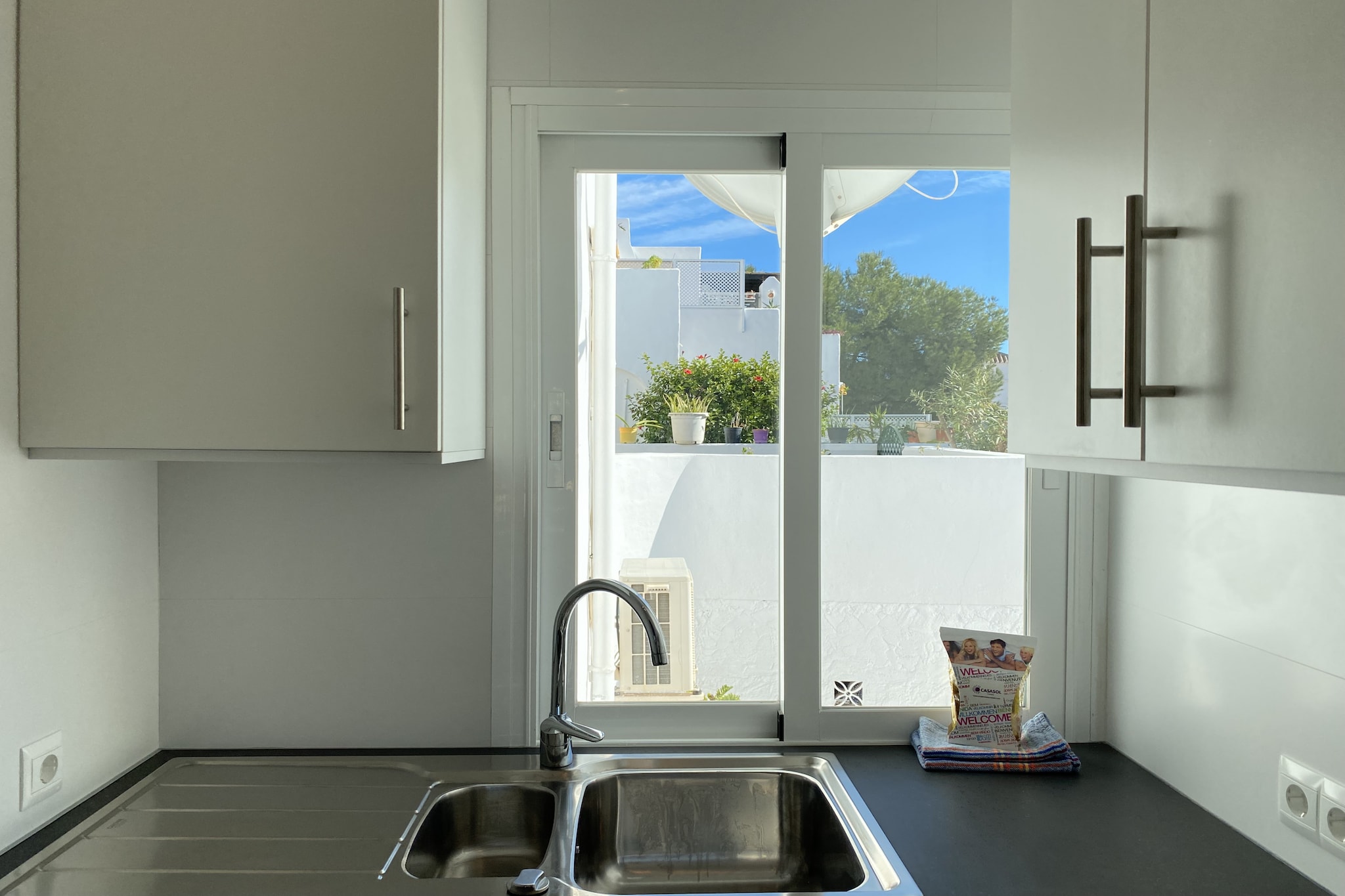 Paraiso Blanco 16A Apartments by Casasol-Kitchen