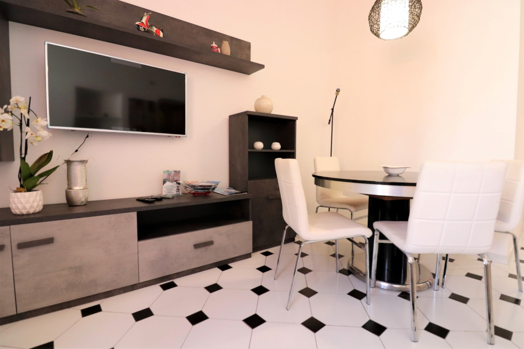 Sorrento Hearts-Salon