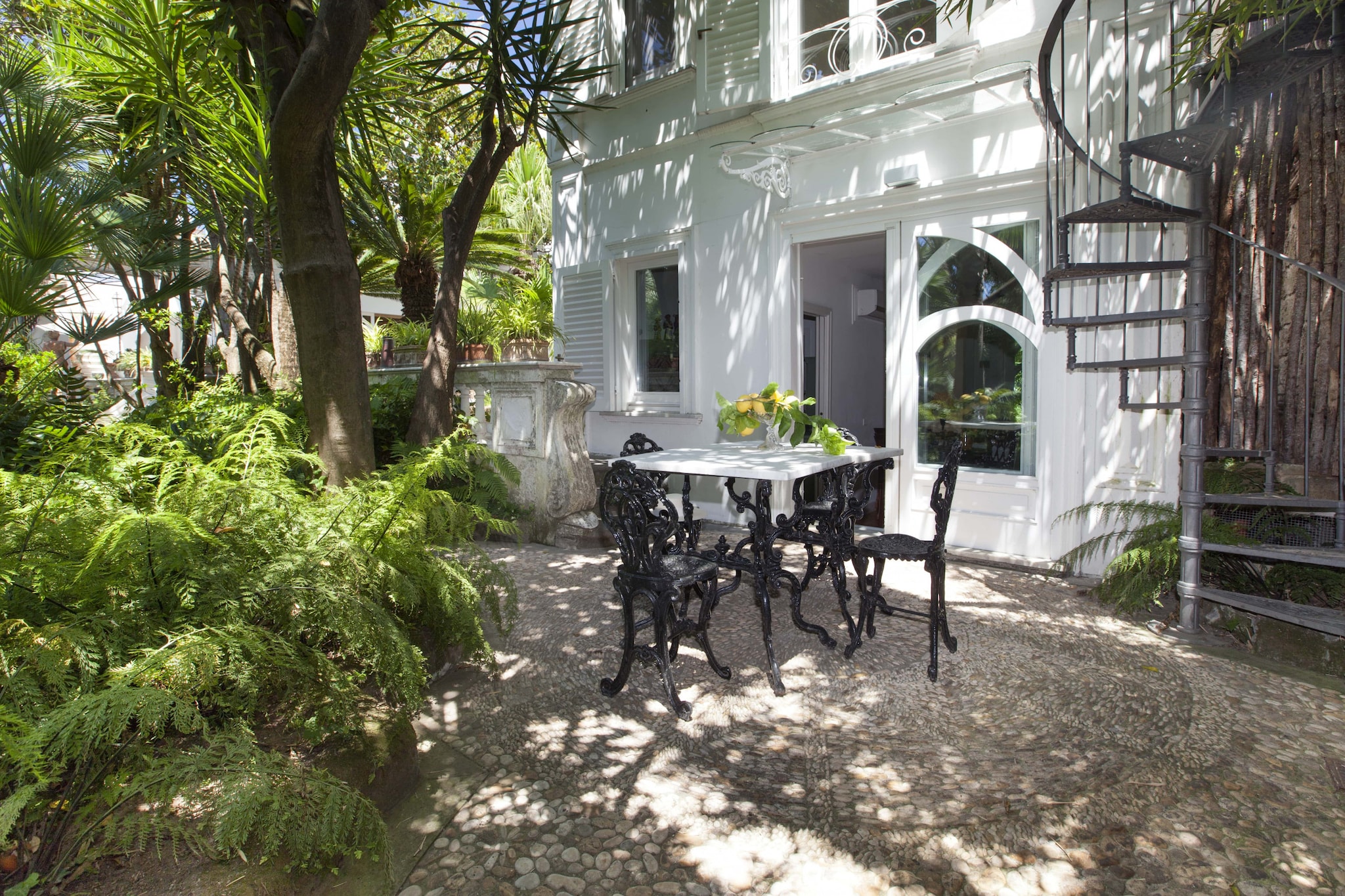 Villa Le Camelie-Gardens summer