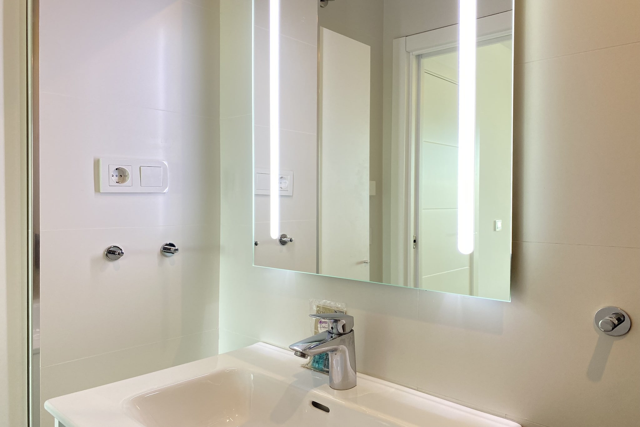 Balcon del Mar Seaview 115 by Casasol-Salle de bain