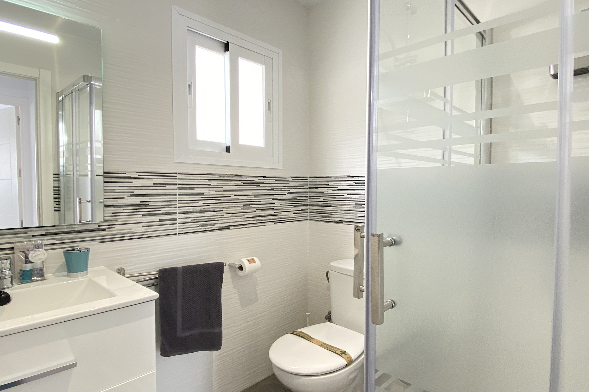 Casa Los Tejares by Casasol-Bathroom